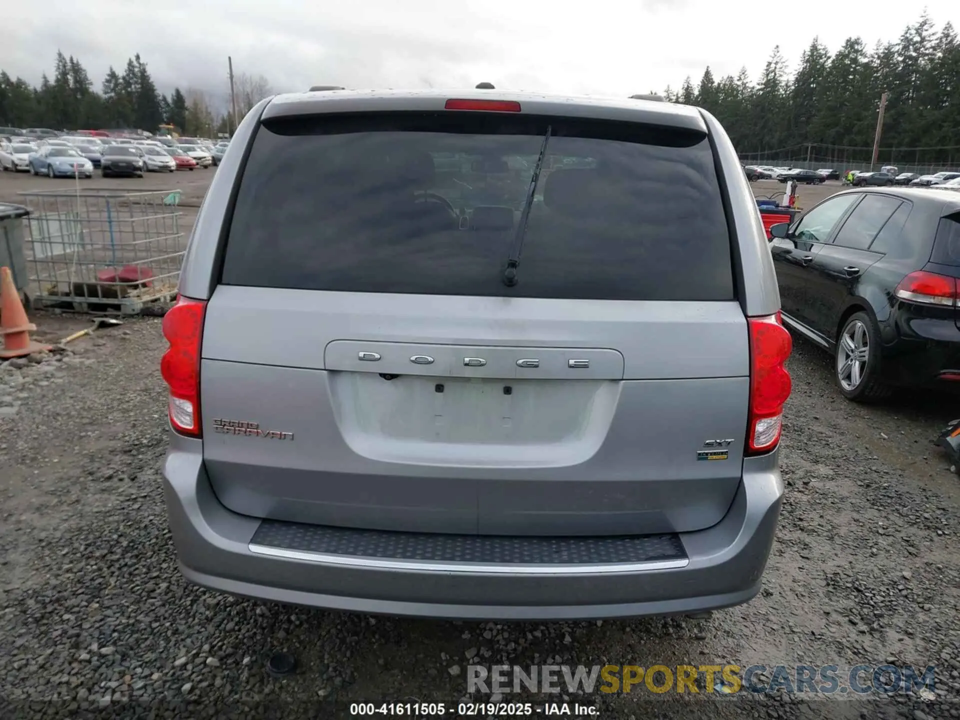 16 Photograph of a damaged car 2C4RDGCG0KR744946 DODGE GRAND CARAVAN 2019