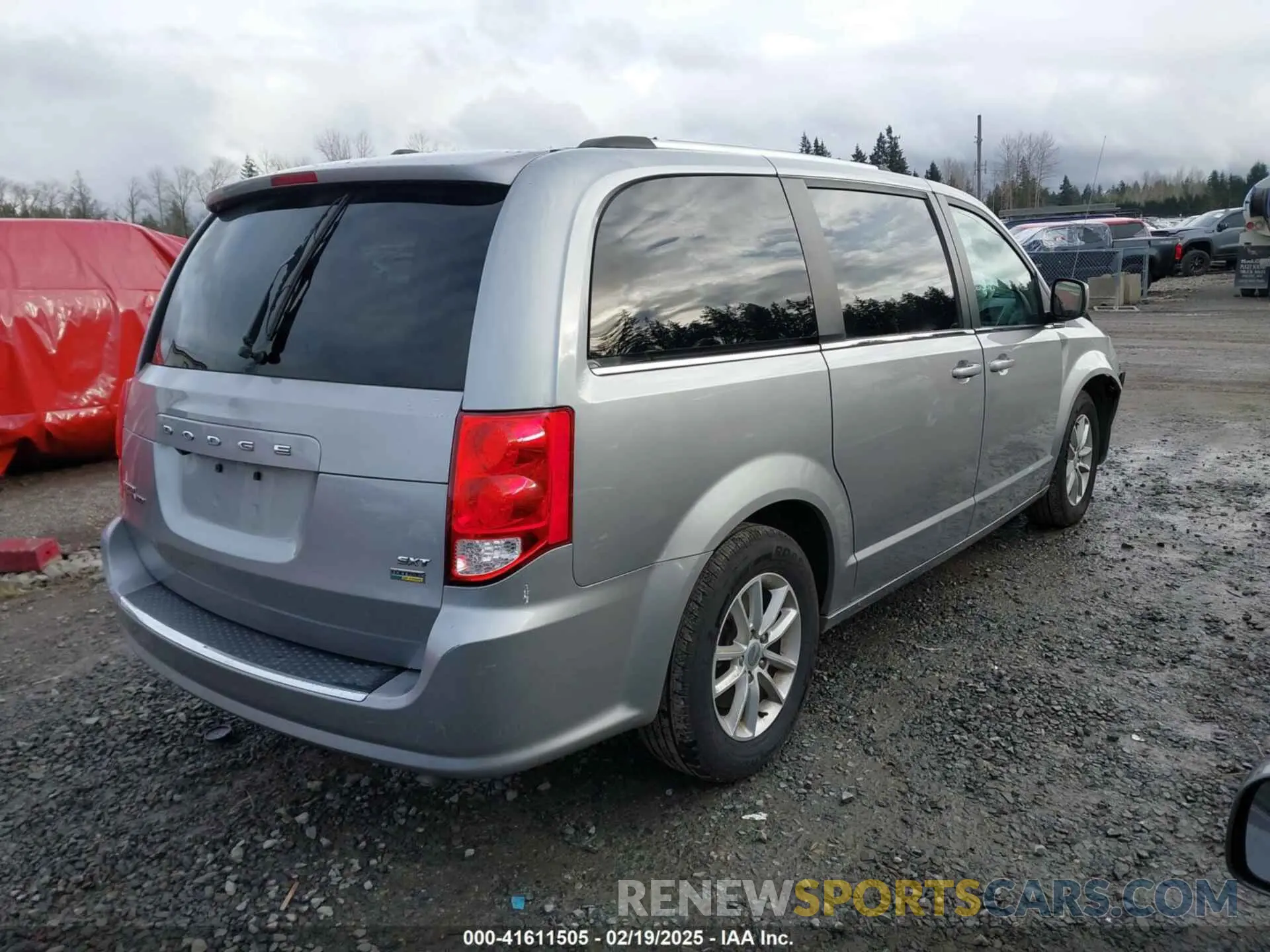 4 Photograph of a damaged car 2C4RDGCG0KR744946 DODGE GRAND CARAVAN 2019