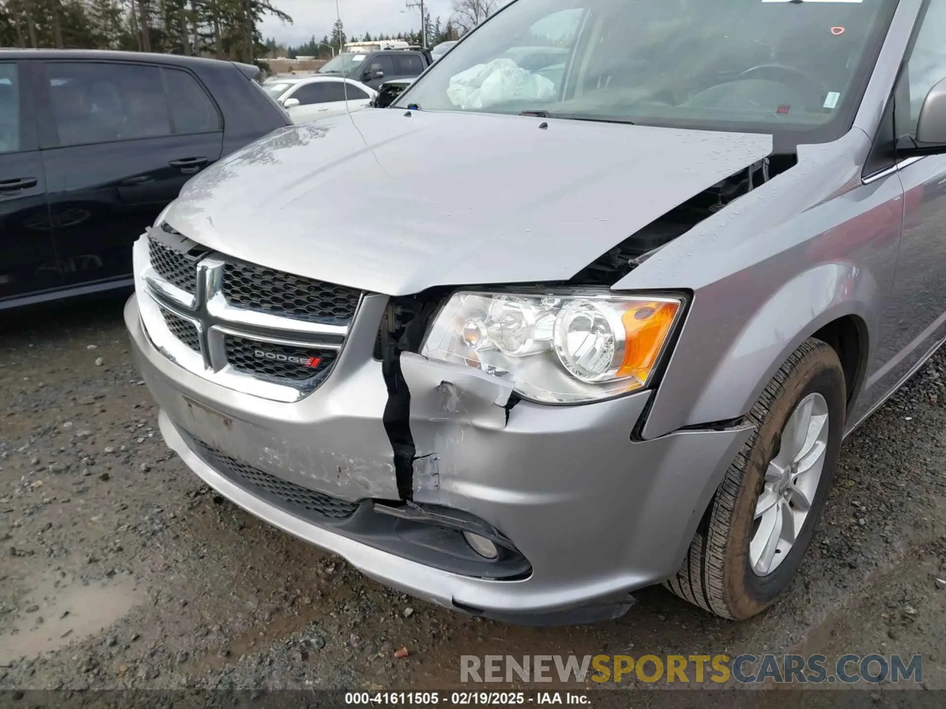 6 Photograph of a damaged car 2C4RDGCG0KR744946 DODGE GRAND CARAVAN 2019