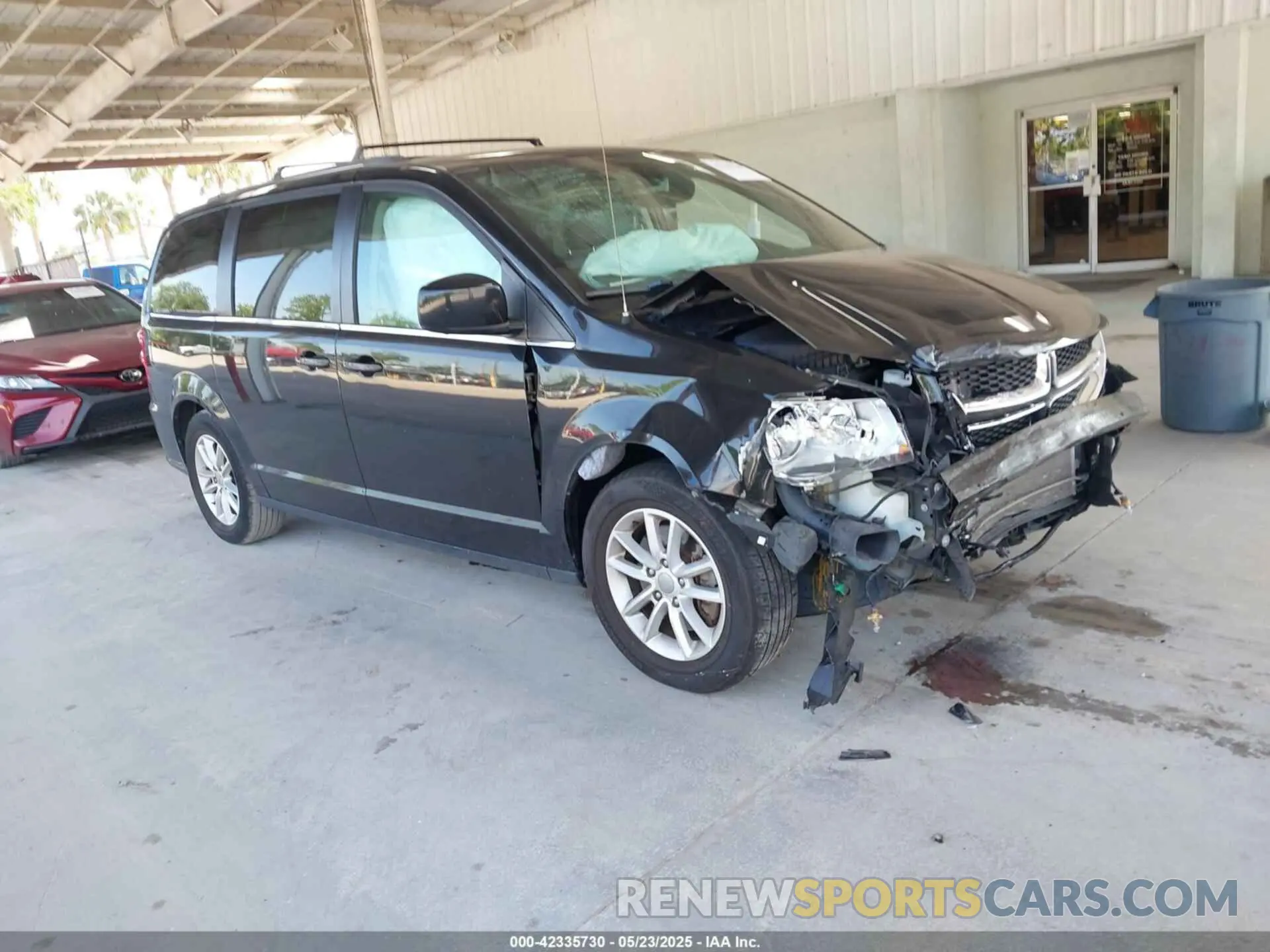 1 Photograph of a damaged car 2C4RDGCG0KR755087 DODGE GRAND CARAVAN 2019