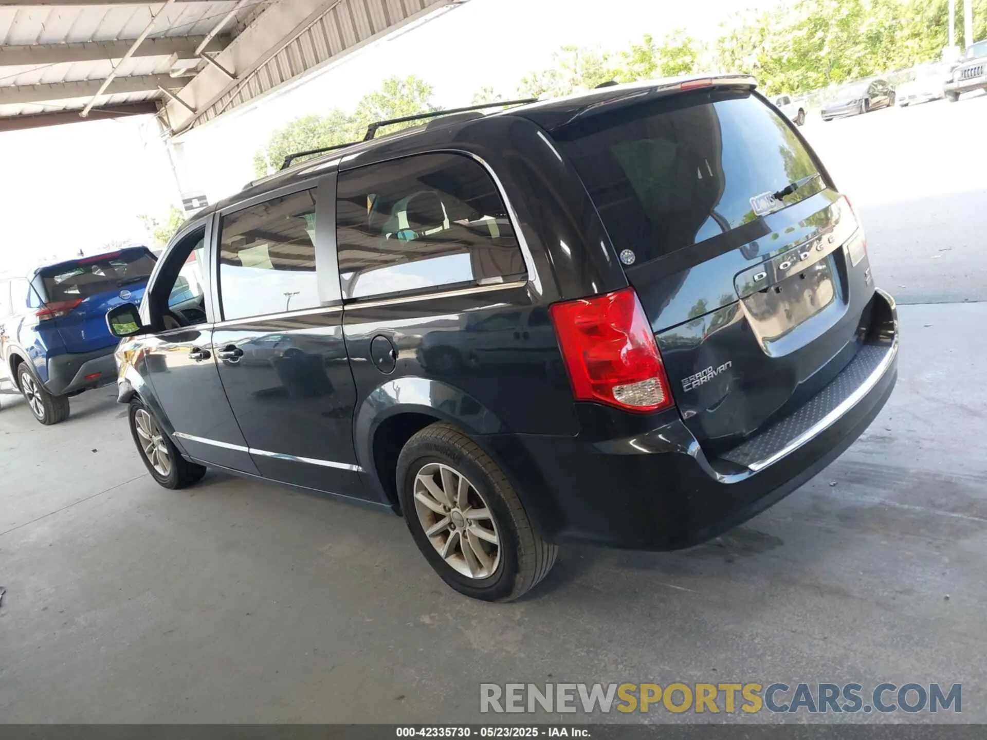 14 Photograph of a damaged car 2C4RDGCG0KR755087 DODGE GRAND CARAVAN 2019