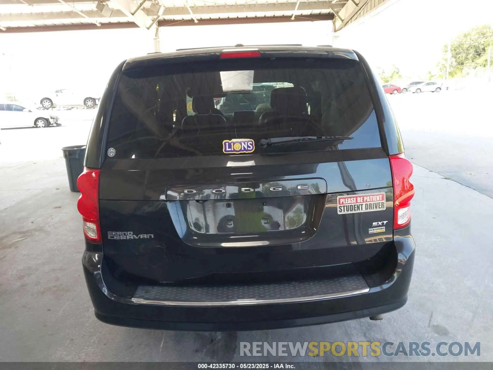 16 Photograph of a damaged car 2C4RDGCG0KR755087 DODGE GRAND CARAVAN 2019