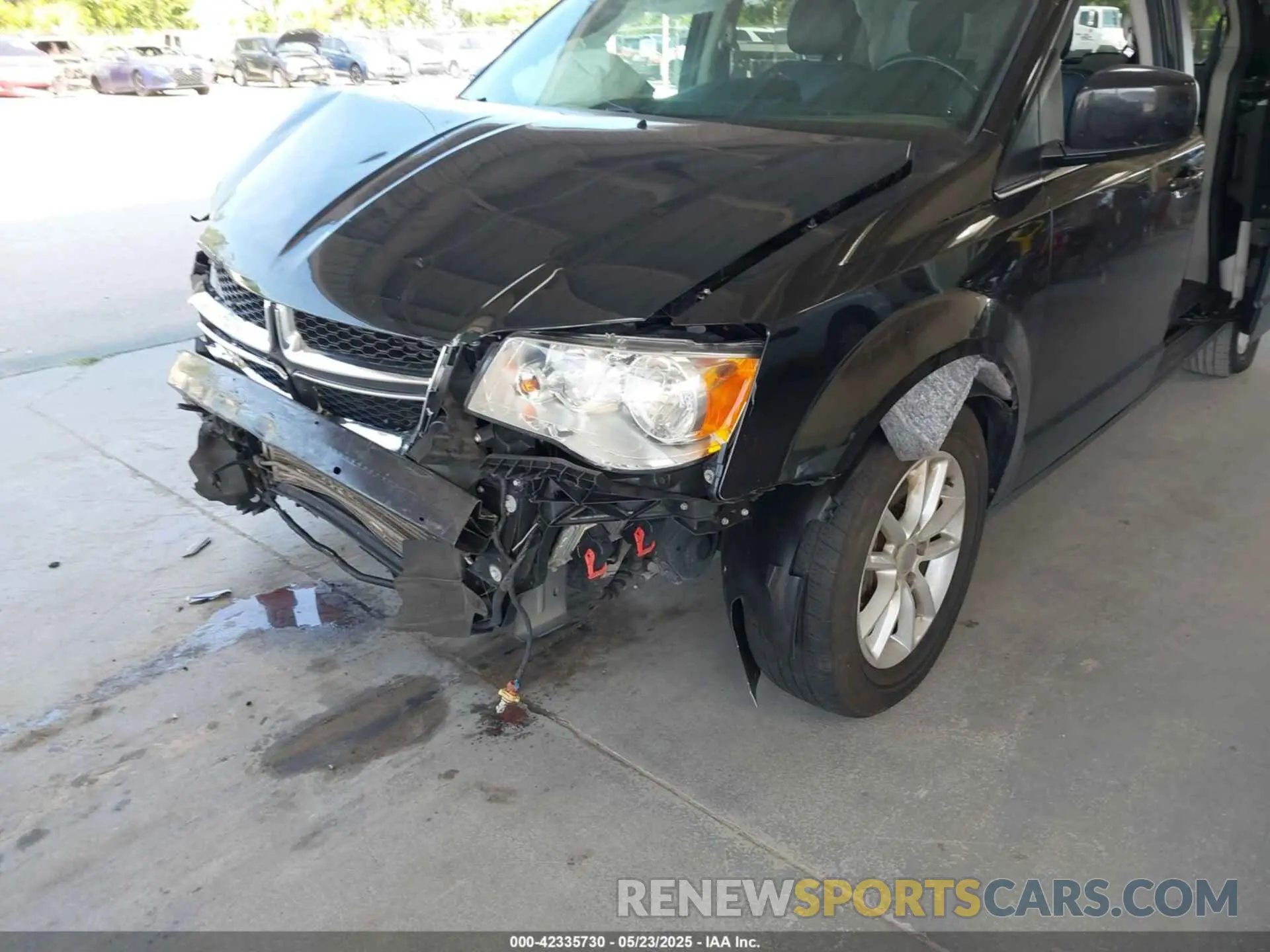 6 Photograph of a damaged car 2C4RDGCG0KR755087 DODGE GRAND CARAVAN 2019