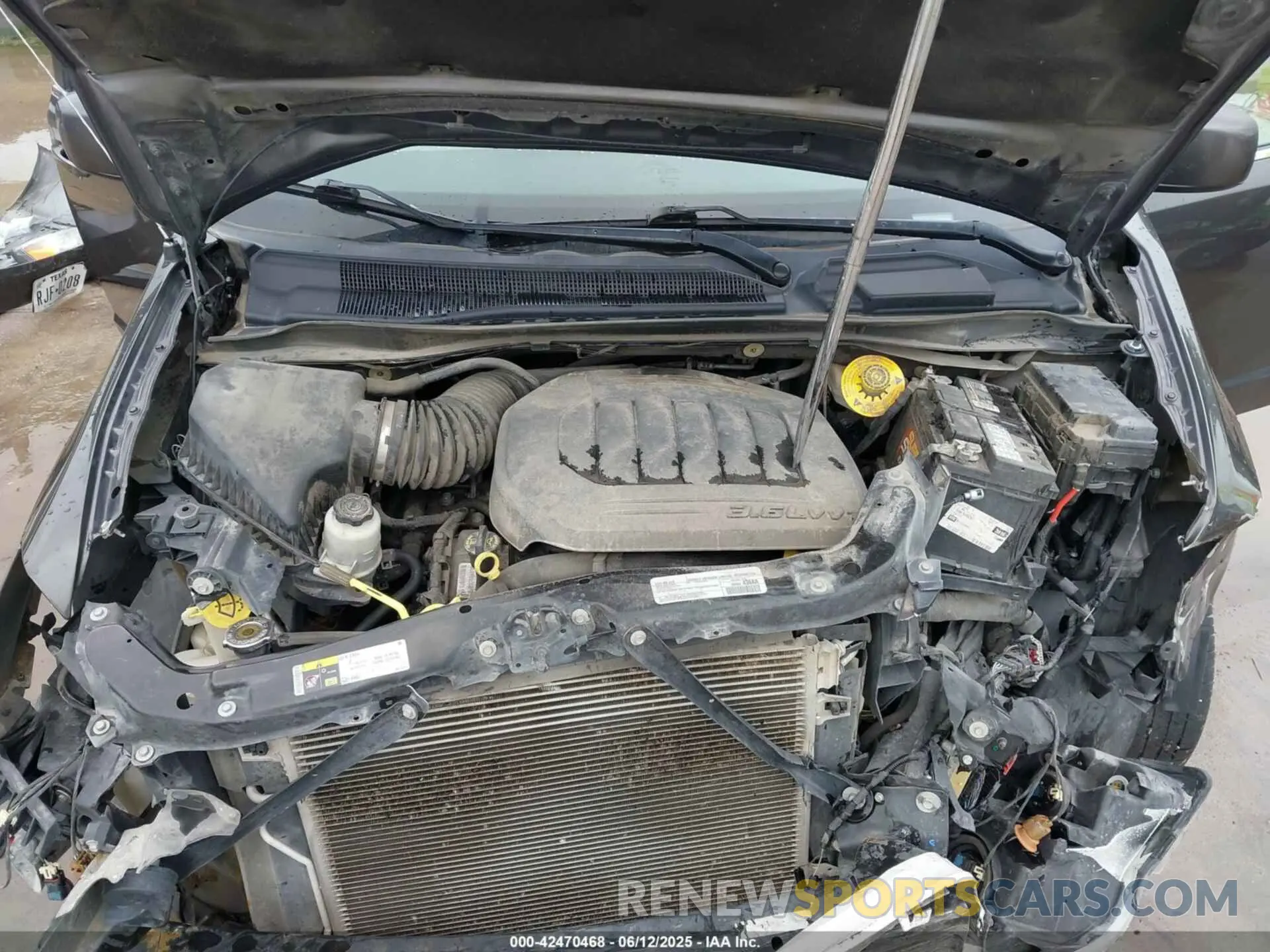 10 Photograph of a damaged car 2C4RDGCG0KR775775 DODGE GRAND CARAVAN 2019