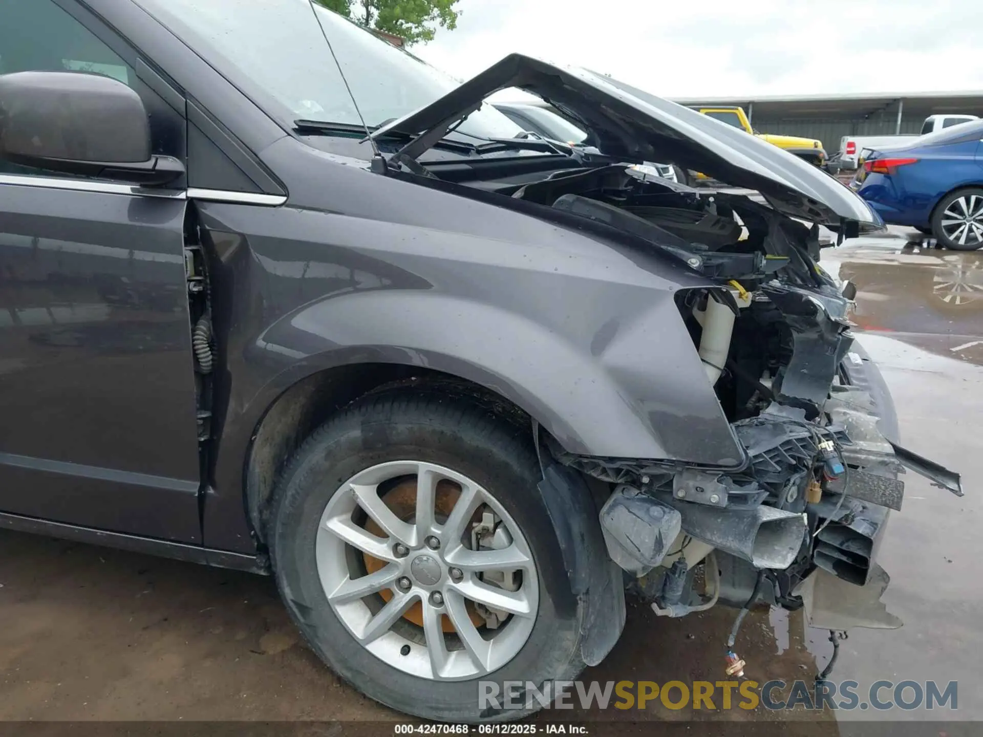 19 Photograph of a damaged car 2C4RDGCG0KR775775 DODGE GRAND CARAVAN 2019
