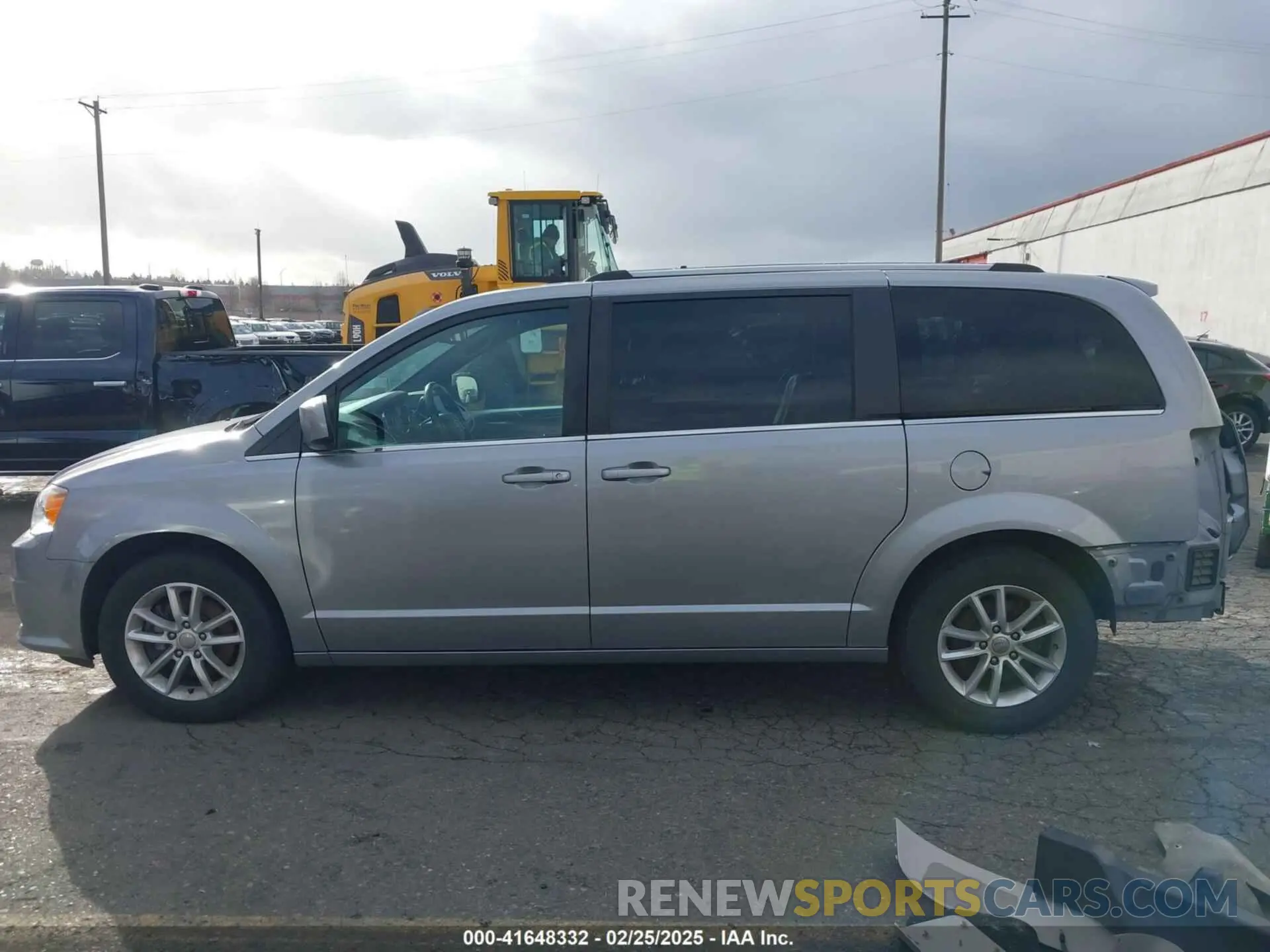 15 Photograph of a damaged car 2C4RDGCG0KR786940 DODGE GRAND CARAVAN 2019