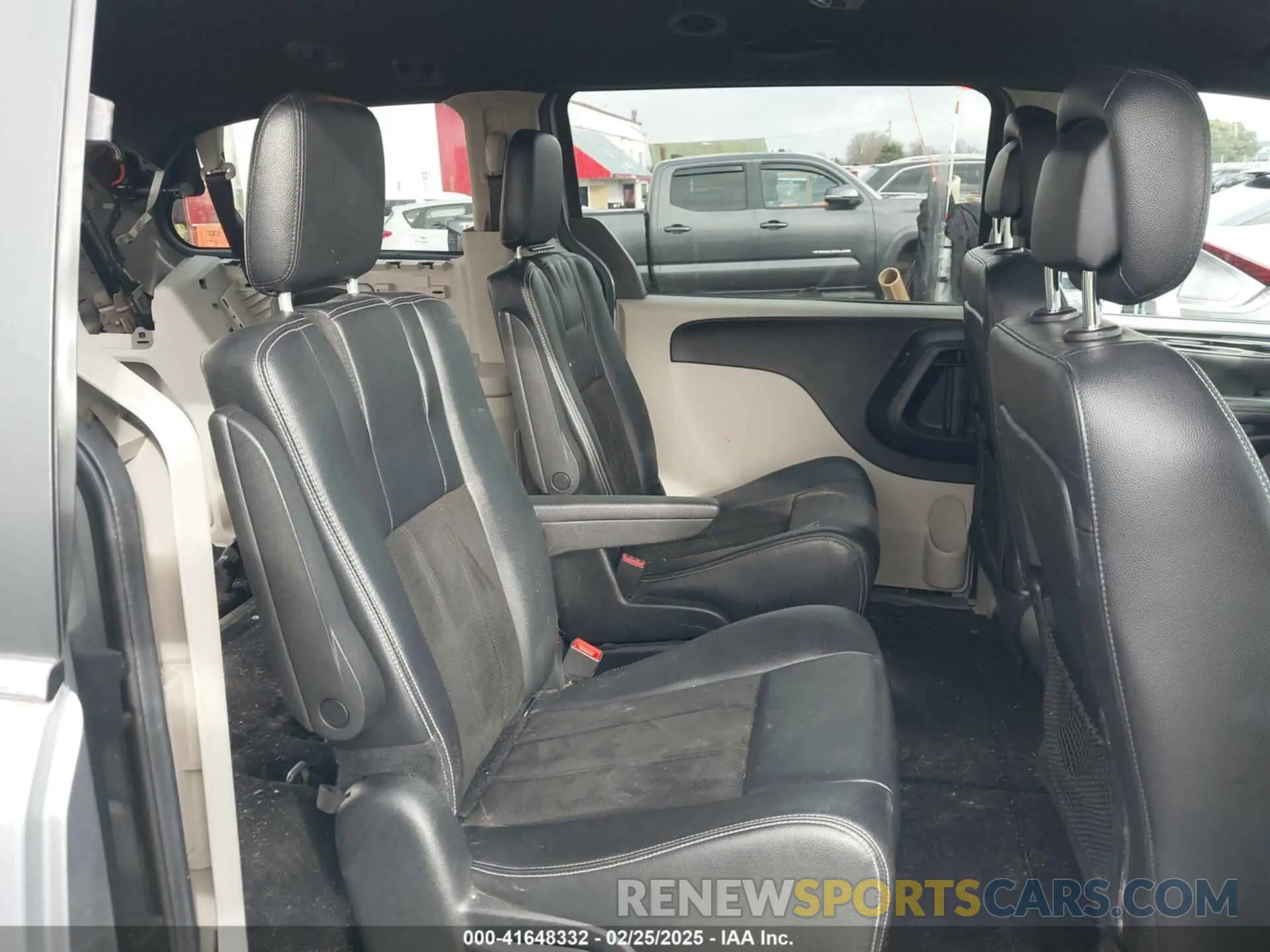 8 Photograph of a damaged car 2C4RDGCG0KR786940 DODGE GRAND CARAVAN 2019