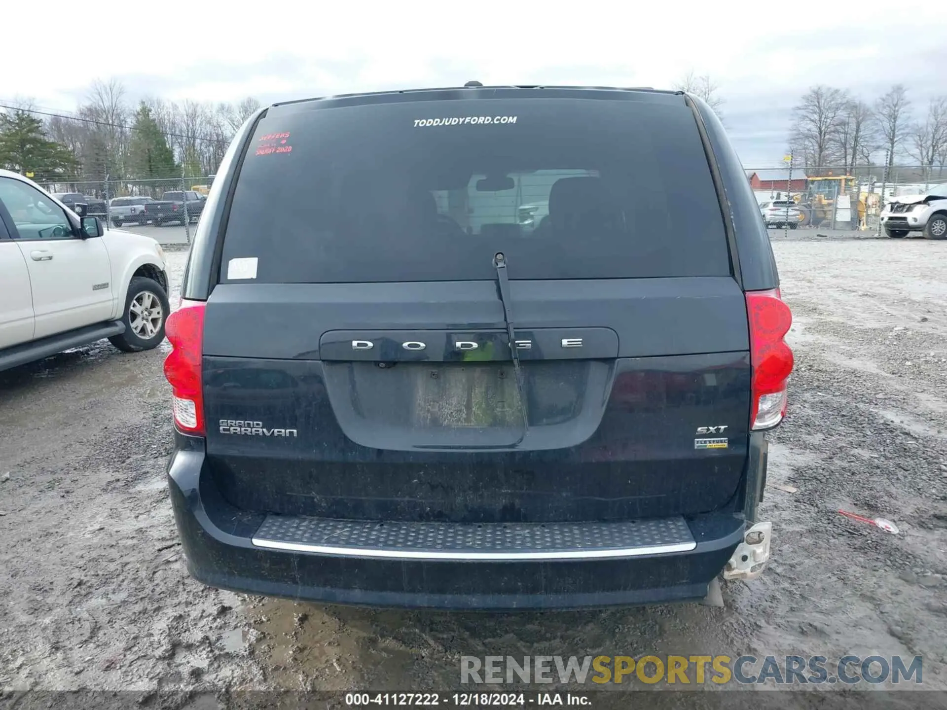 16 Photograph of a damaged car 2C4RDGCG1KR544996 DODGE GRAND CARAVAN 2019