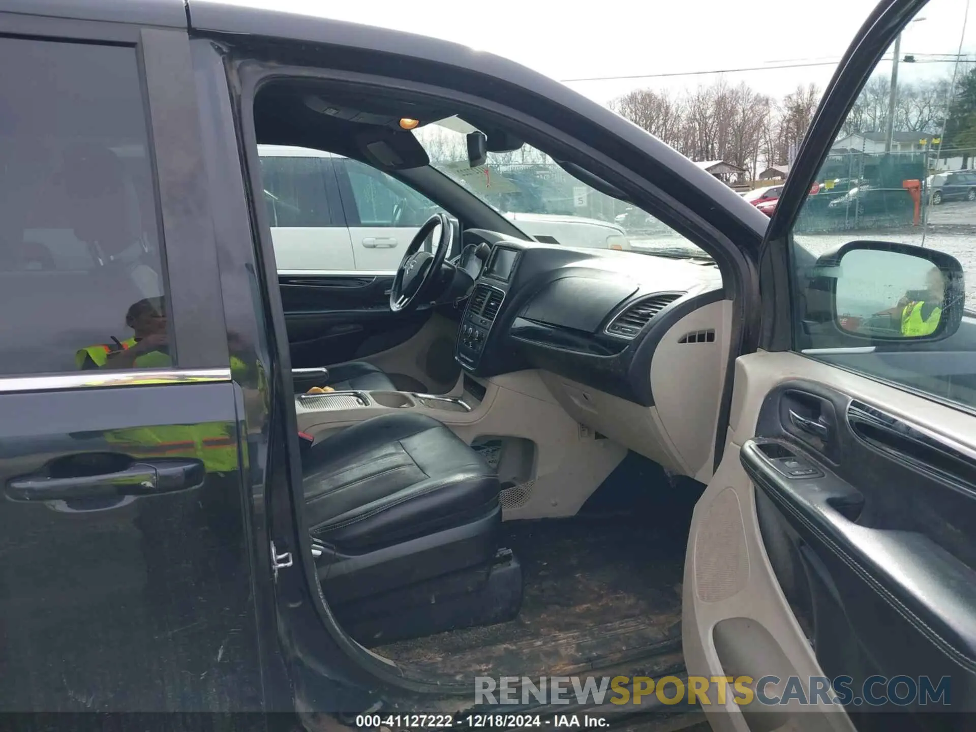 5 Photograph of a damaged car 2C4RDGCG1KR544996 DODGE GRAND CARAVAN 2019