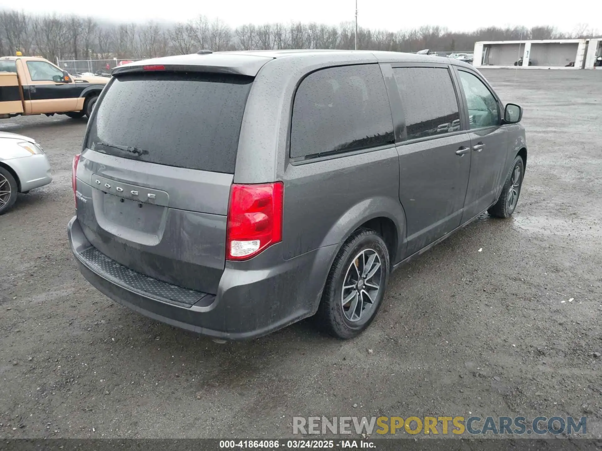 4 Photograph of a damaged car 2C4RDGCG1KR546733 DODGE GRAND CARAVAN 2019