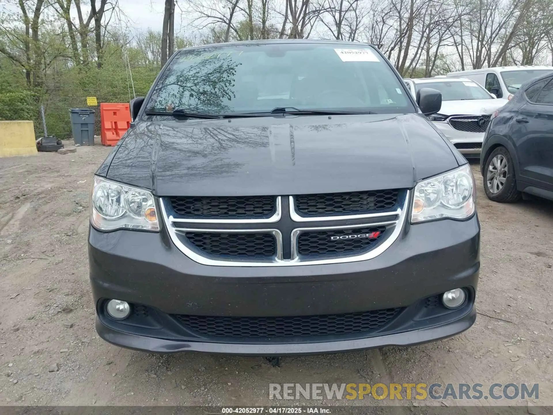 13 Photograph of a damaged car 2C4RDGCG1KR663986 DODGE GRAND CARAVAN 2019