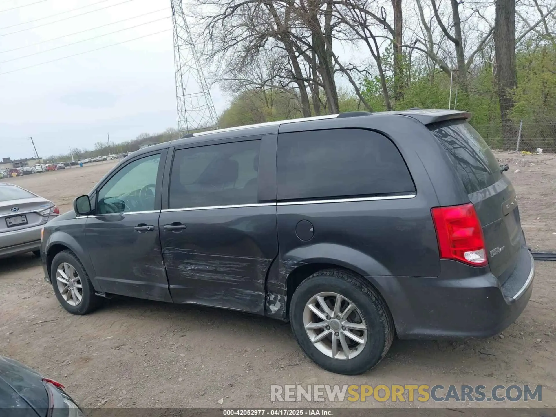 15 Photograph of a damaged car 2C4RDGCG1KR663986 DODGE GRAND CARAVAN 2019