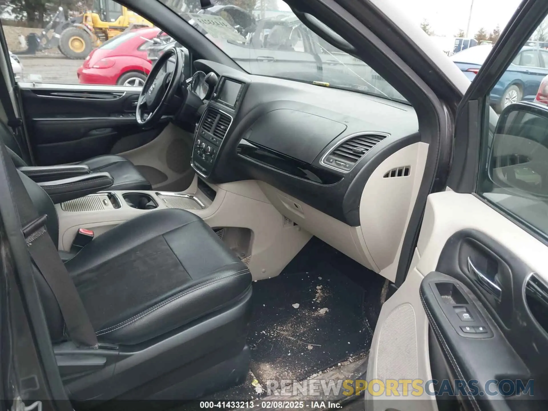 5 Photograph of a damaged car 2C4RDGCG1KR690850 DODGE GRAND CARAVAN 2019