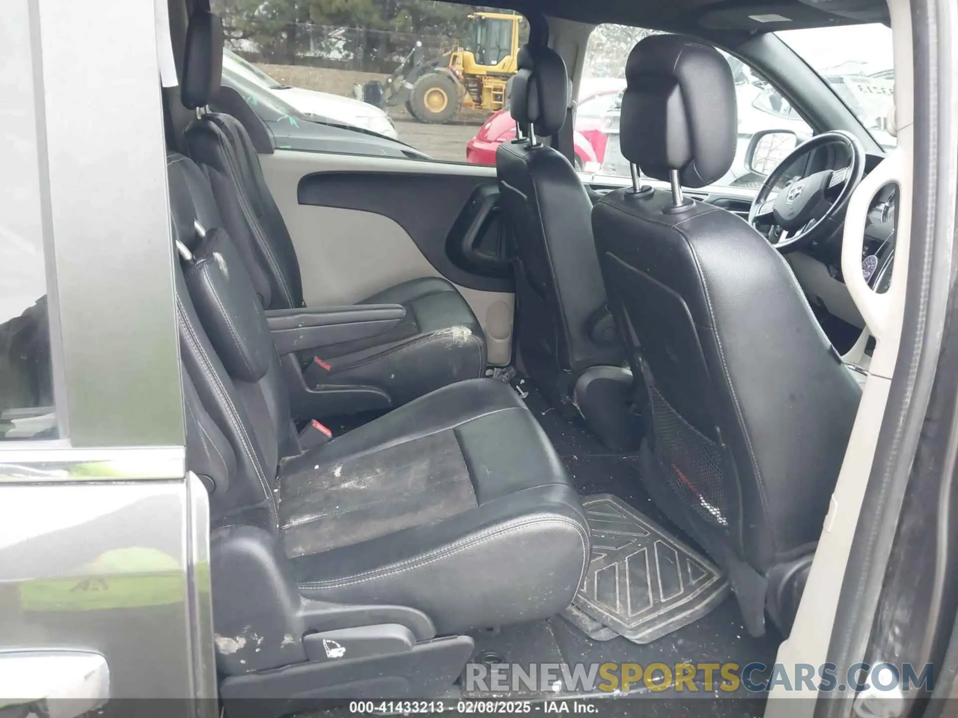 8 Photograph of a damaged car 2C4RDGCG1KR690850 DODGE GRAND CARAVAN 2019