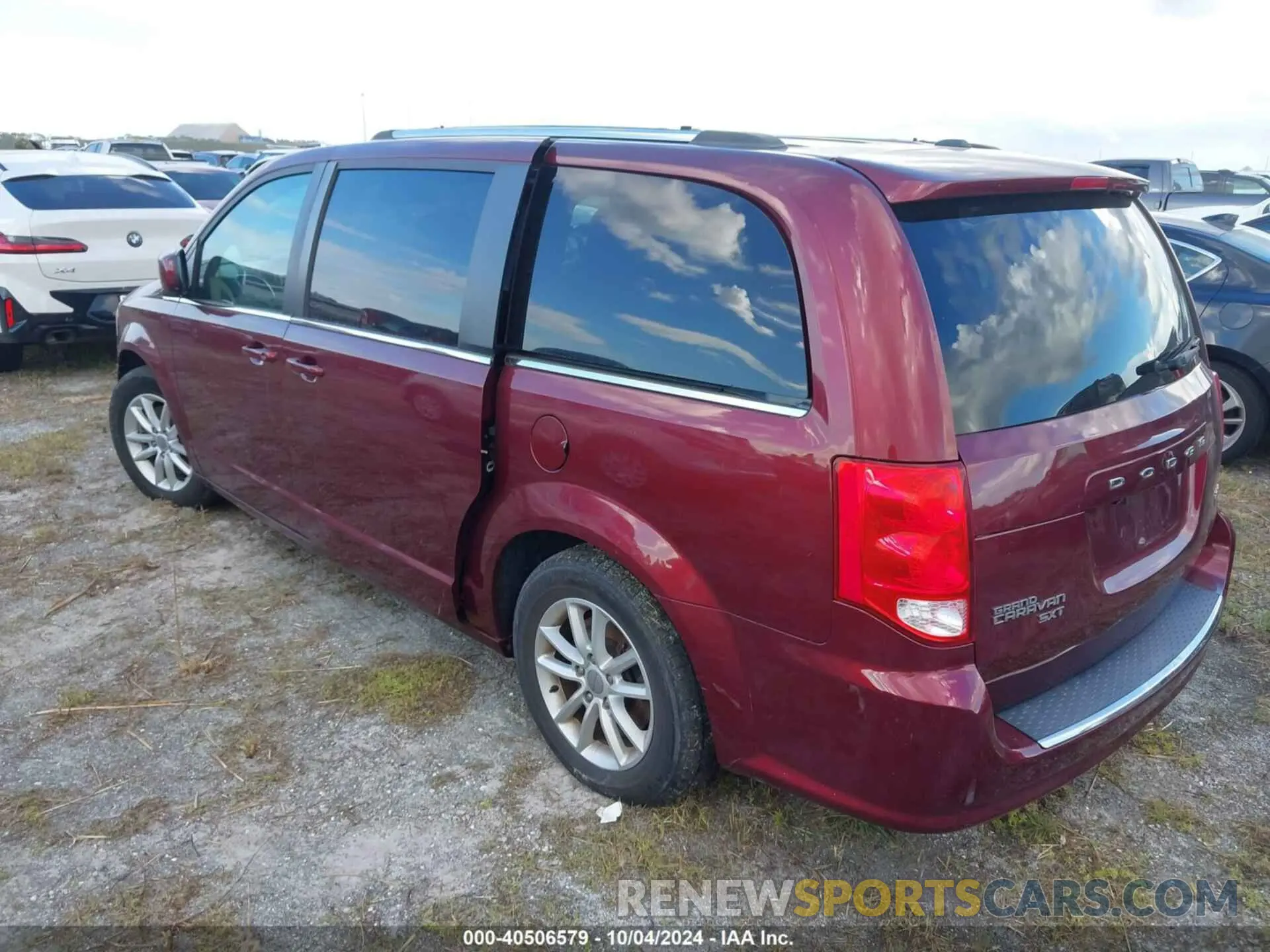 3 Photograph of a damaged car 2C4RDGCG1KR716718 DODGE GRAND CARAVAN 2019