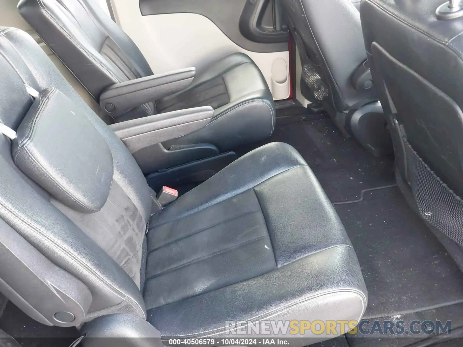 8 Photograph of a damaged car 2C4RDGCG1KR716718 DODGE GRAND CARAVAN 2019