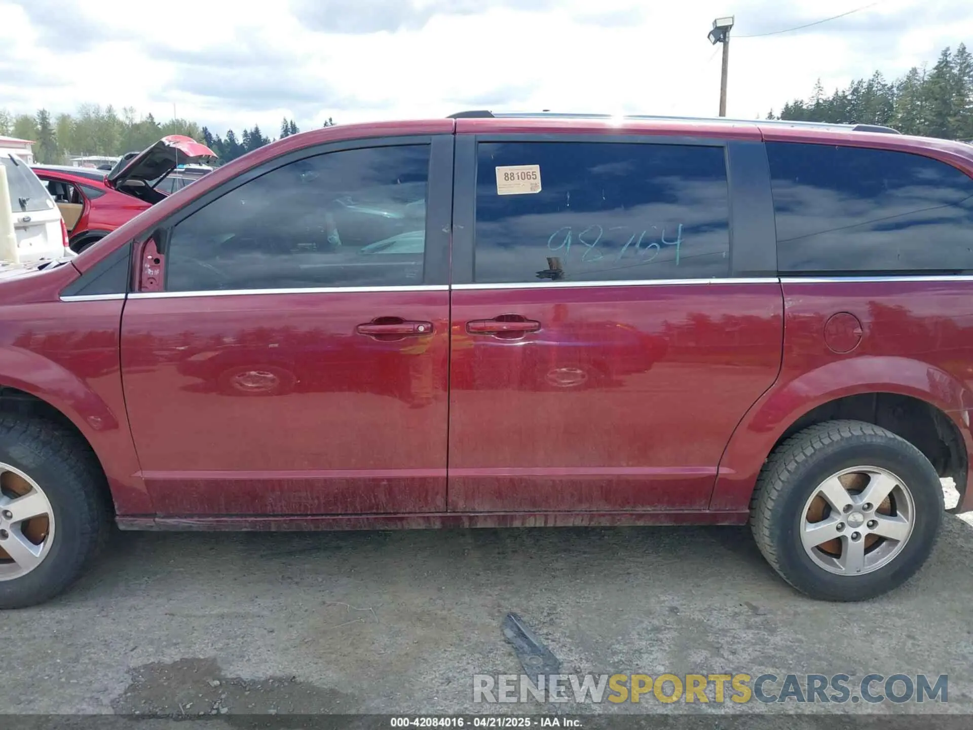 13 Photograph of a damaged car 2C4RDGCG1KR774862 DODGE GRAND CARAVAN 2019