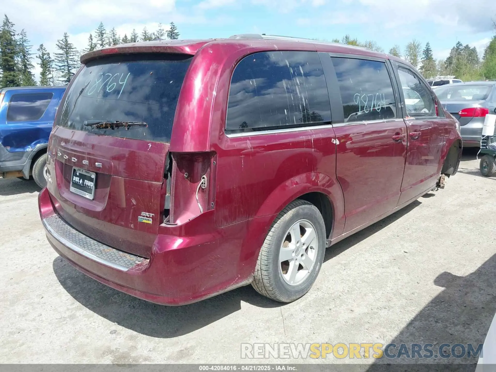 4 Photograph of a damaged car 2C4RDGCG1KR774862 DODGE GRAND CARAVAN 2019