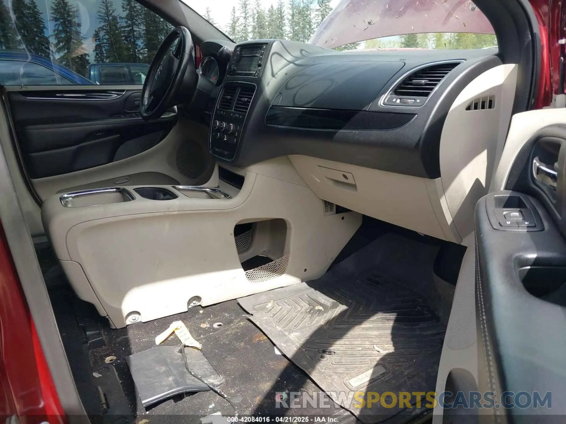 5 Photograph of a damaged car 2C4RDGCG1KR774862 DODGE GRAND CARAVAN 2019