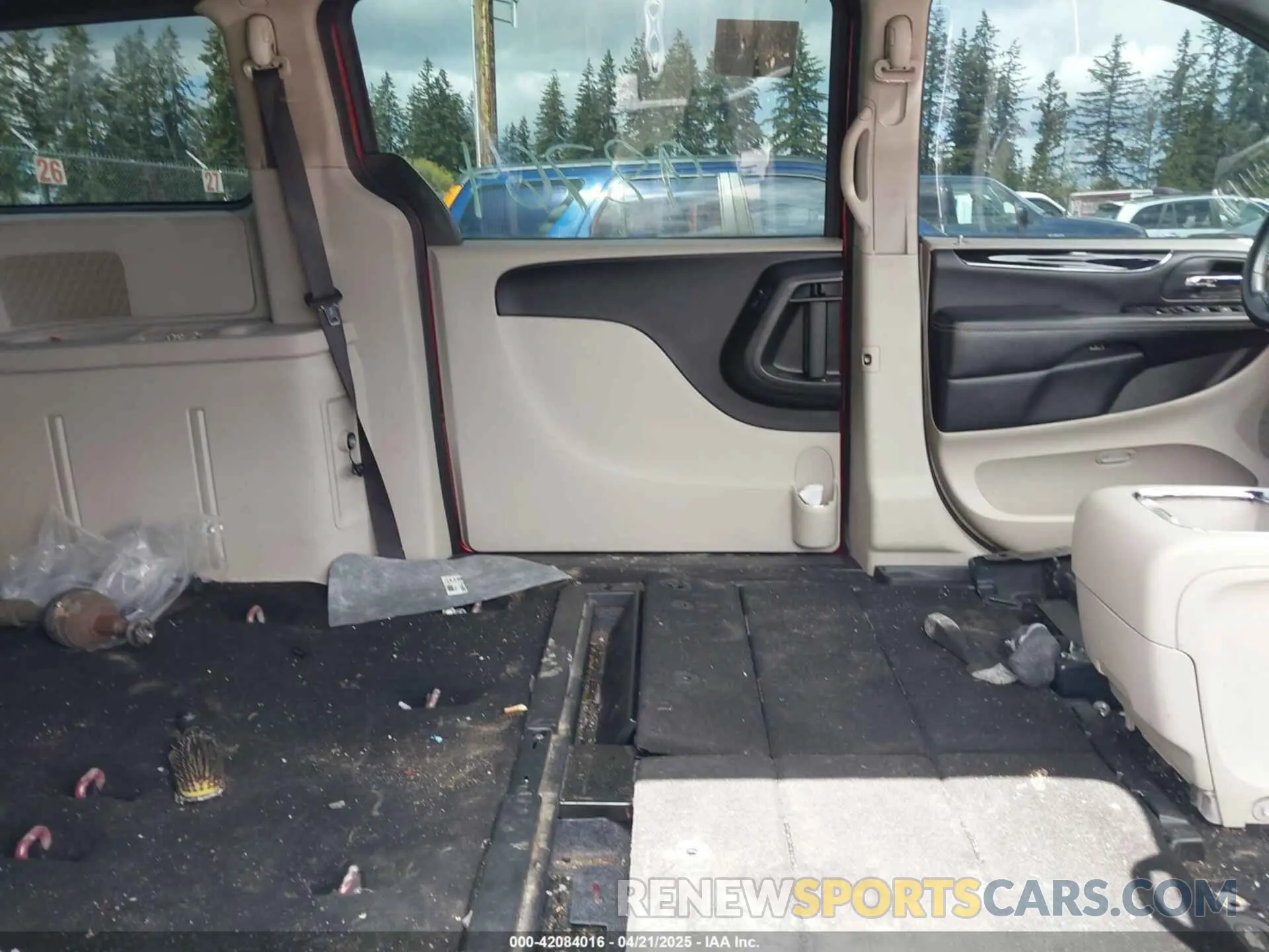 8 Photograph of a damaged car 2C4RDGCG1KR774862 DODGE GRAND CARAVAN 2019