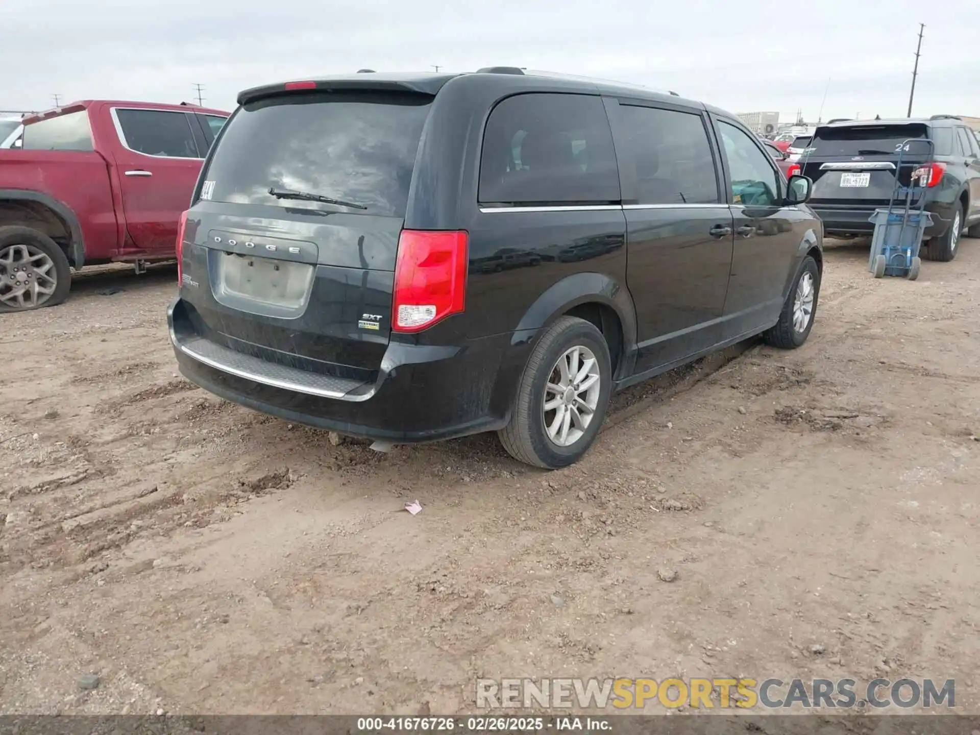 4 Photograph of a damaged car 2C4RDGCG2KR542447 DODGE GRAND CARAVAN 2019