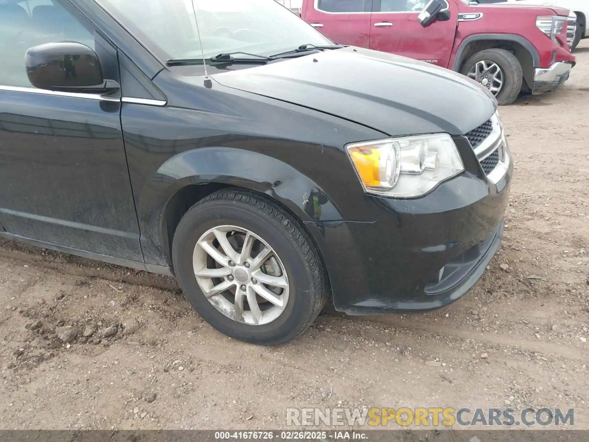 6 Photograph of a damaged car 2C4RDGCG2KR542447 DODGE GRAND CARAVAN 2019