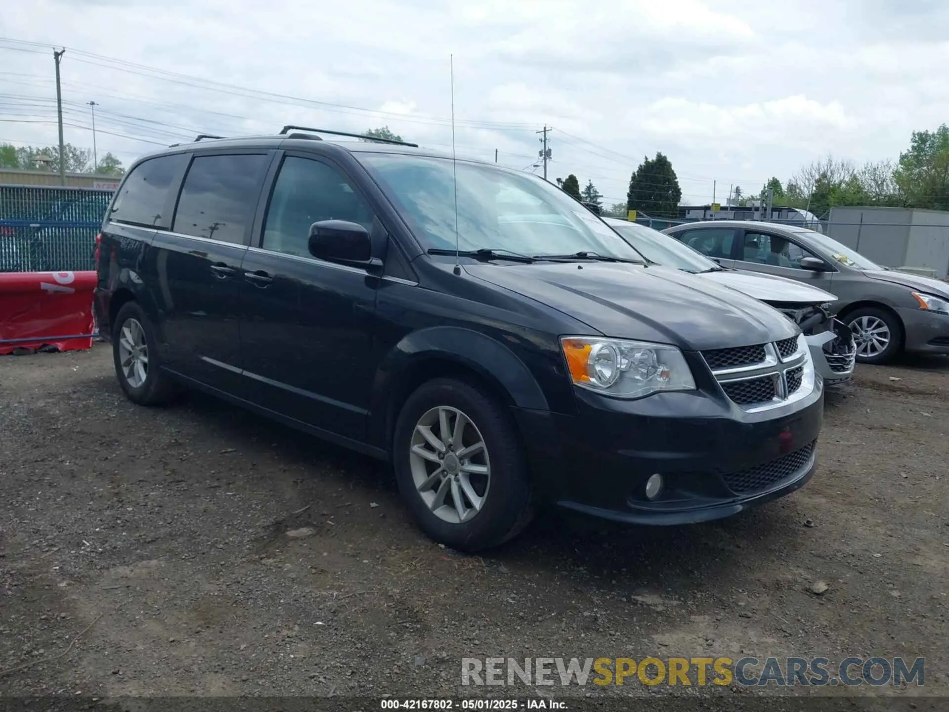 1 Photograph of a damaged car 2C4RDGCG2KR564111 DODGE GRAND CARAVAN 2019