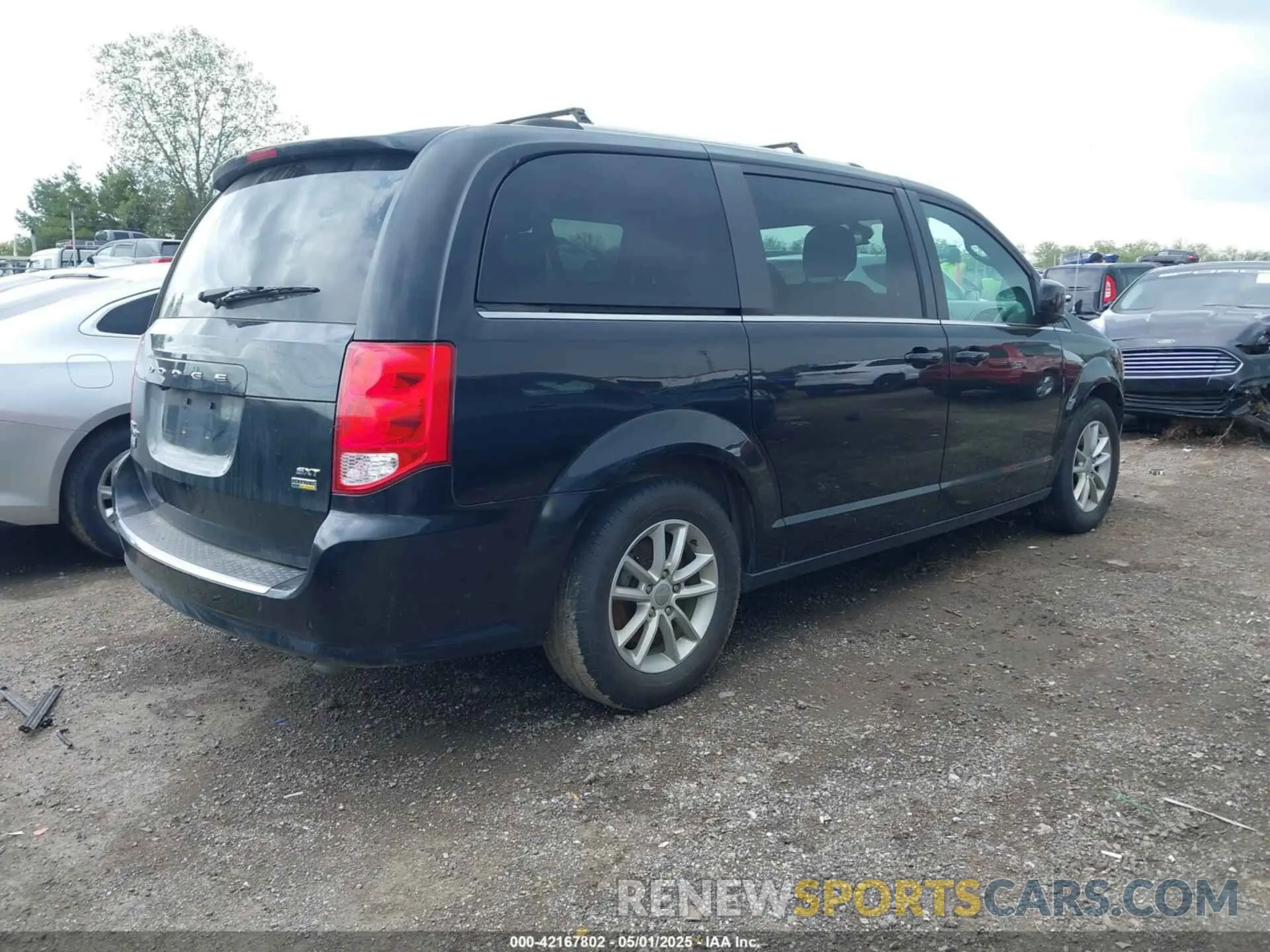 4 Photograph of a damaged car 2C4RDGCG2KR564111 DODGE GRAND CARAVAN 2019