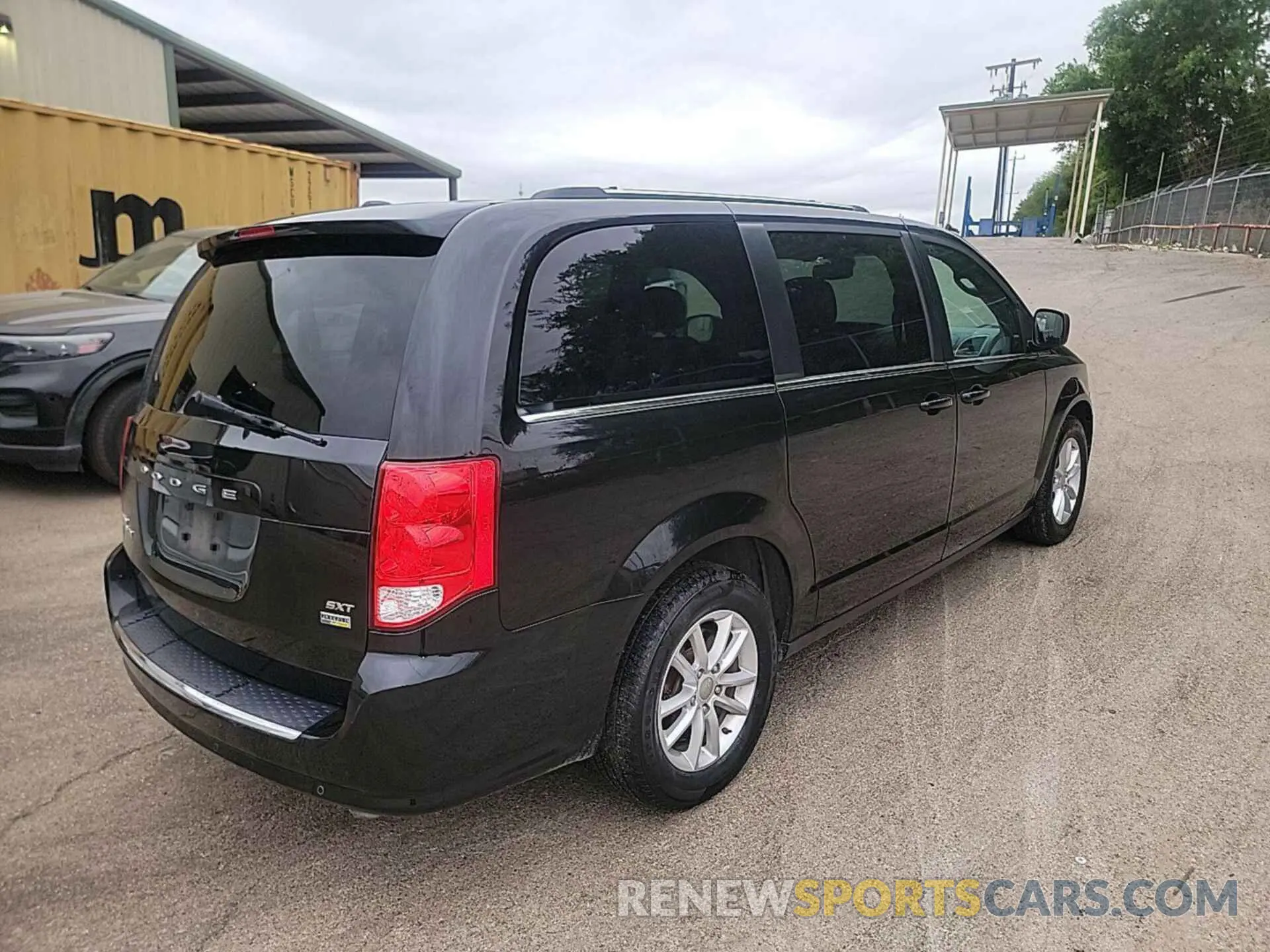 10 Photograph of a damaged car 2C4RDGCG2KR600363 DODGE GRAND CARAVAN 2019