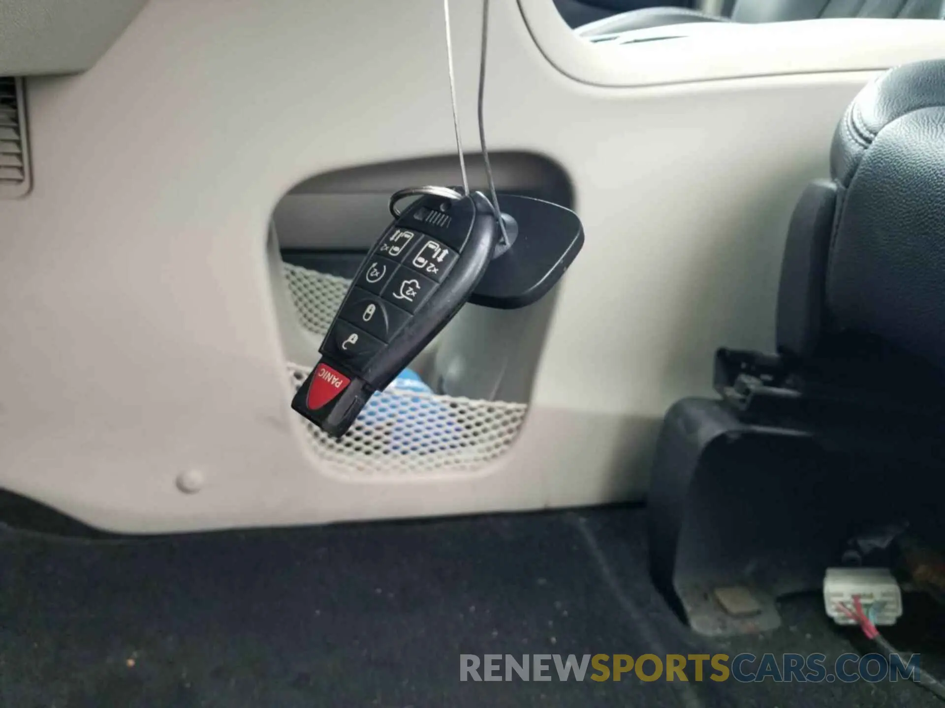 15 Photograph of a damaged car 2C4RDGCG2KR600363 DODGE GRAND CARAVAN 2019