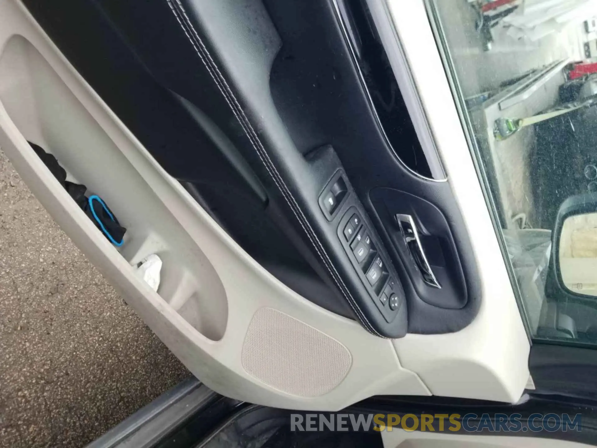 17 Photograph of a damaged car 2C4RDGCG2KR600363 DODGE GRAND CARAVAN 2019