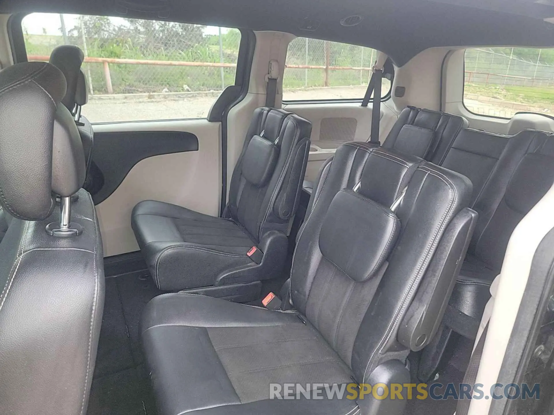 22 Photograph of a damaged car 2C4RDGCG2KR600363 DODGE GRAND CARAVAN 2019