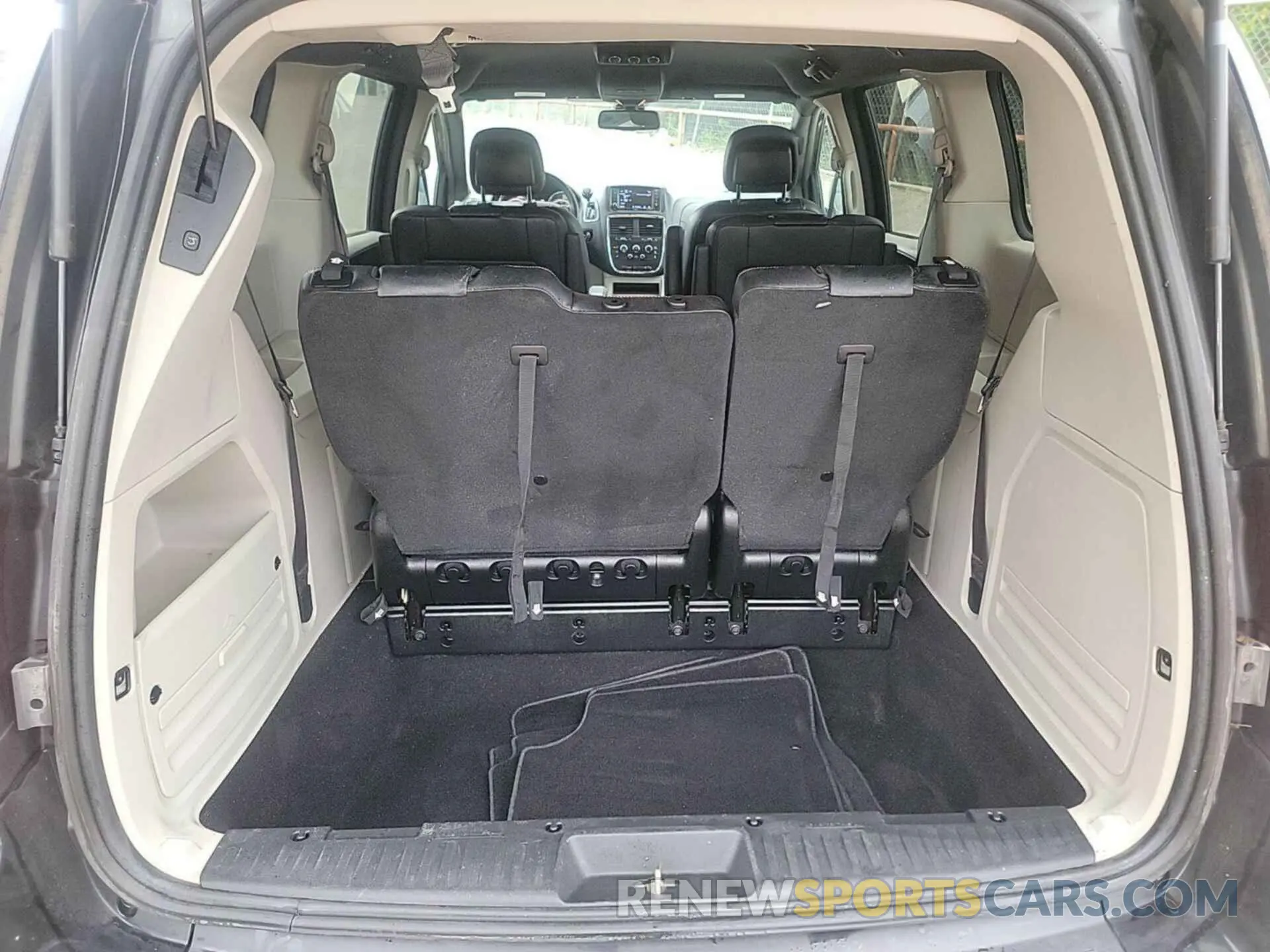 7 Photograph of a damaged car 2C4RDGCG2KR600363 DODGE GRAND CARAVAN 2019