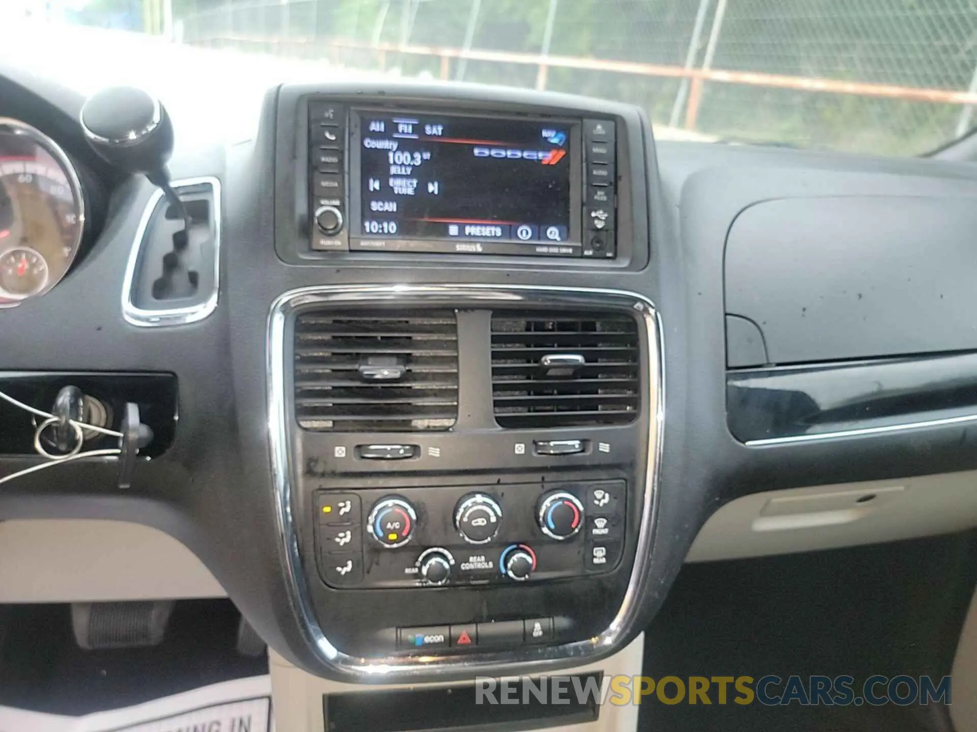 8 Photograph of a damaged car 2C4RDGCG2KR600363 DODGE GRAND CARAVAN 2019