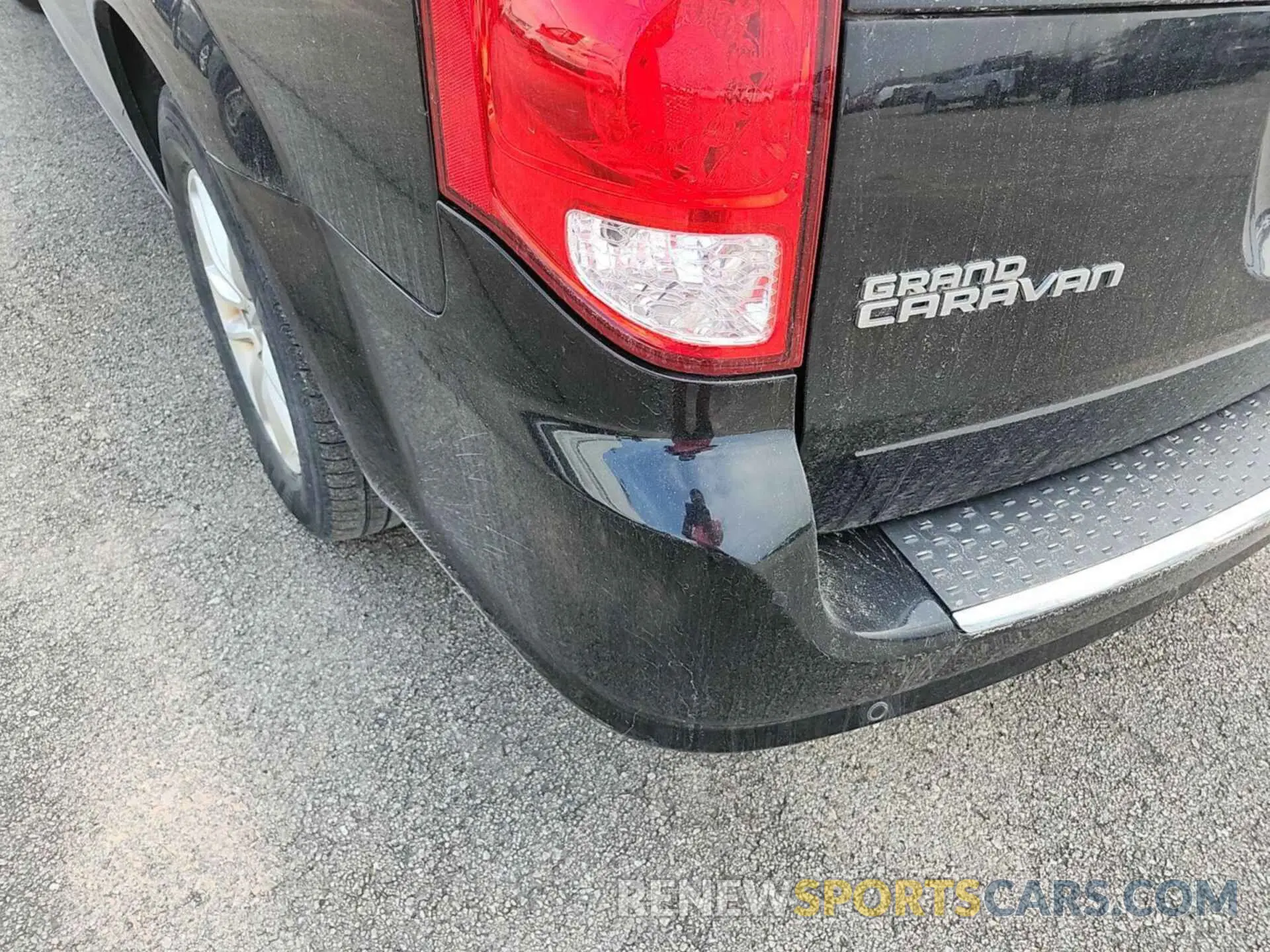 9 Photograph of a damaged car 2C4RDGCG2KR600363 DODGE GRAND CARAVAN 2019