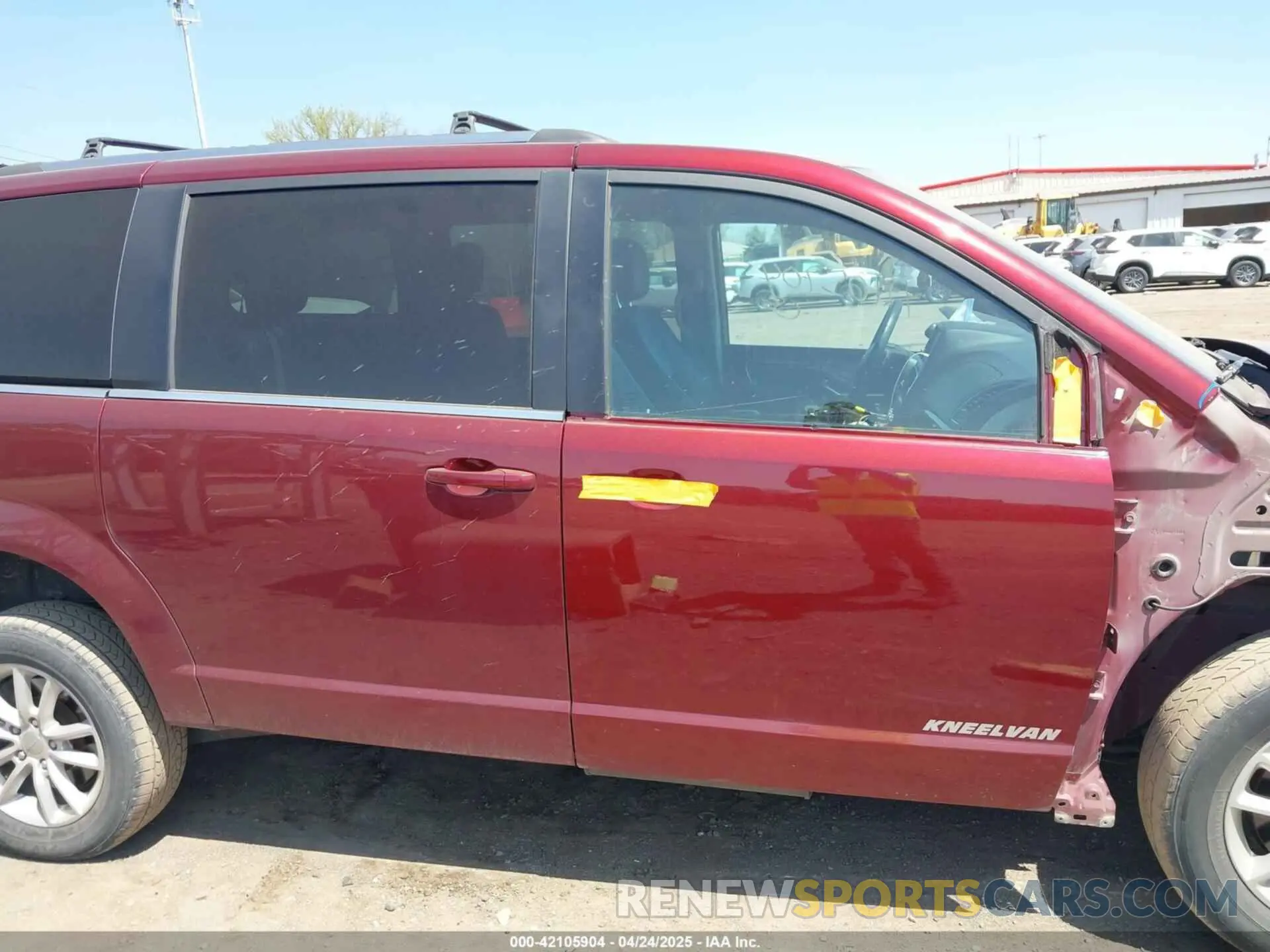 14 Photograph of a damaged car 2C4RDGCG2KR620385 DODGE GRAND CARAVAN 2019