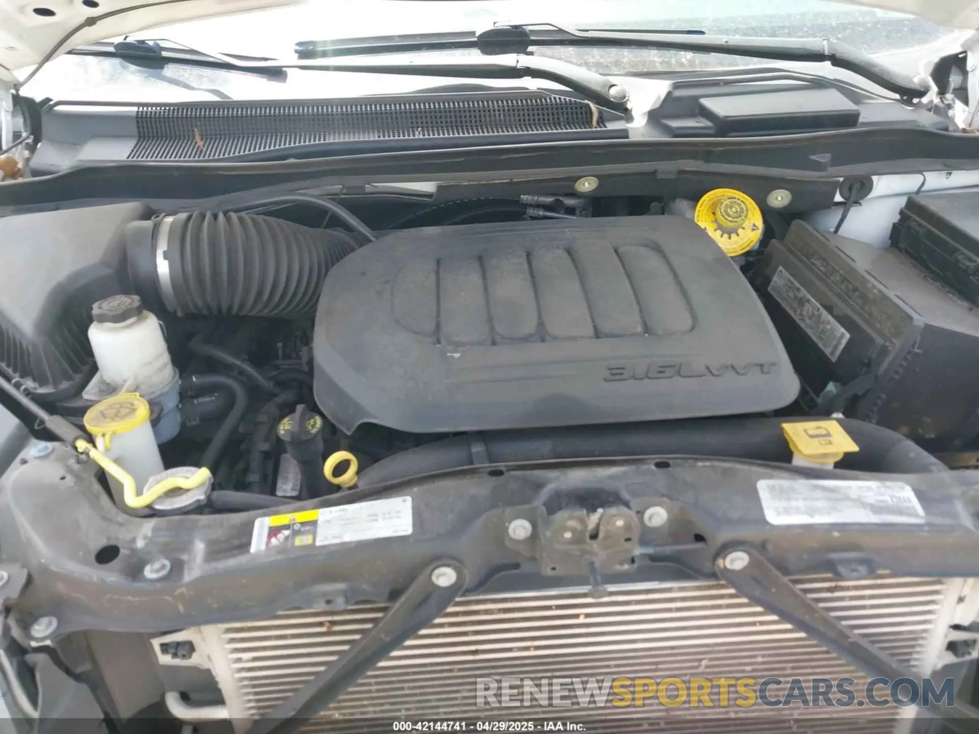 10 Photograph of a damaged car 2C4RDGCG2KR723127 DODGE GRAND CARAVAN 2019