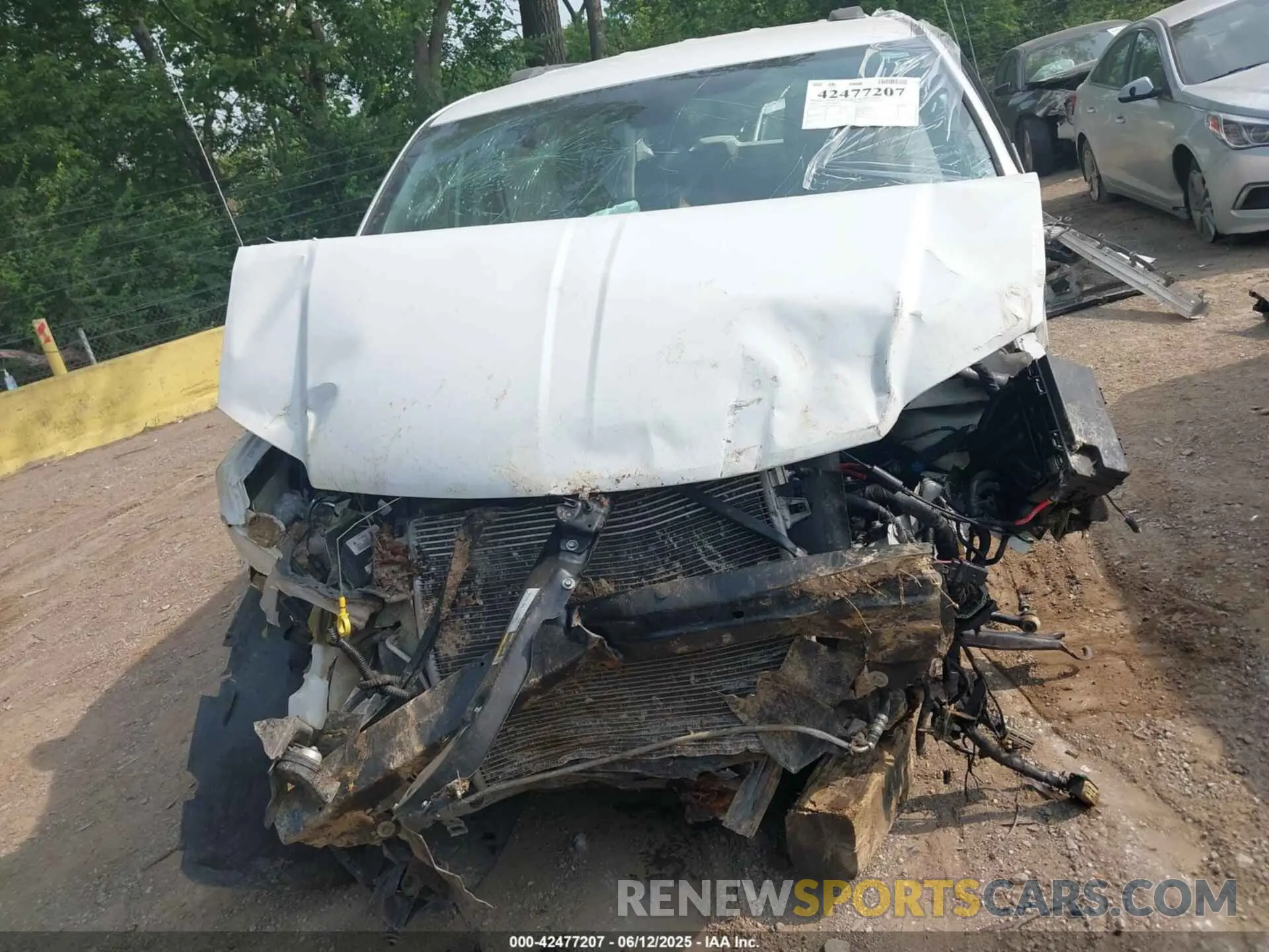 11 Photograph of a damaged car 2C4RDGCG2KR726173 DODGE GRAND CARAVAN 2019