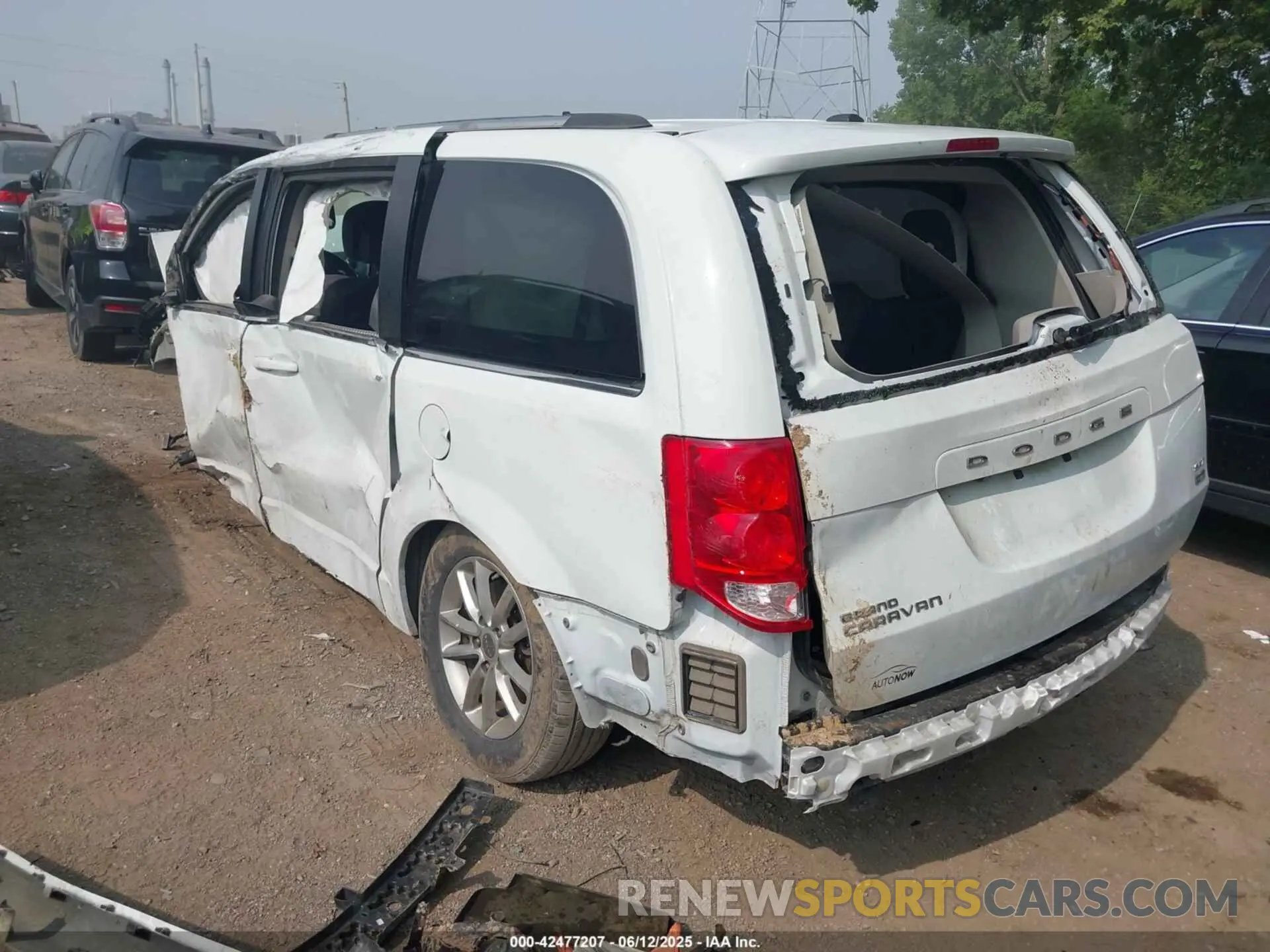 3 Photograph of a damaged car 2C4RDGCG2KR726173 DODGE GRAND CARAVAN 2019