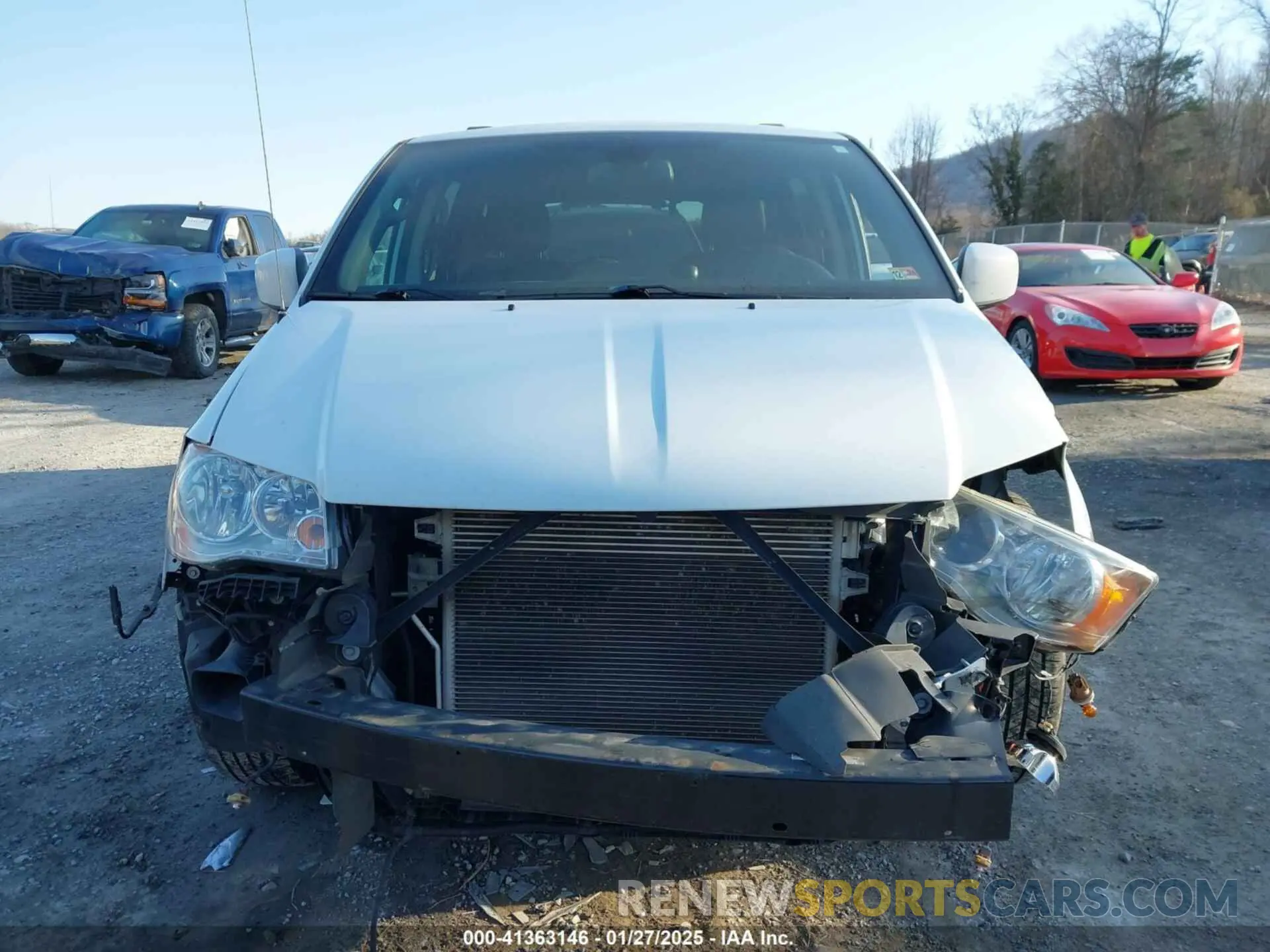 13 Photograph of a damaged car 2C4RDGCG2KR775177 DODGE GRAND CARAVAN 2019