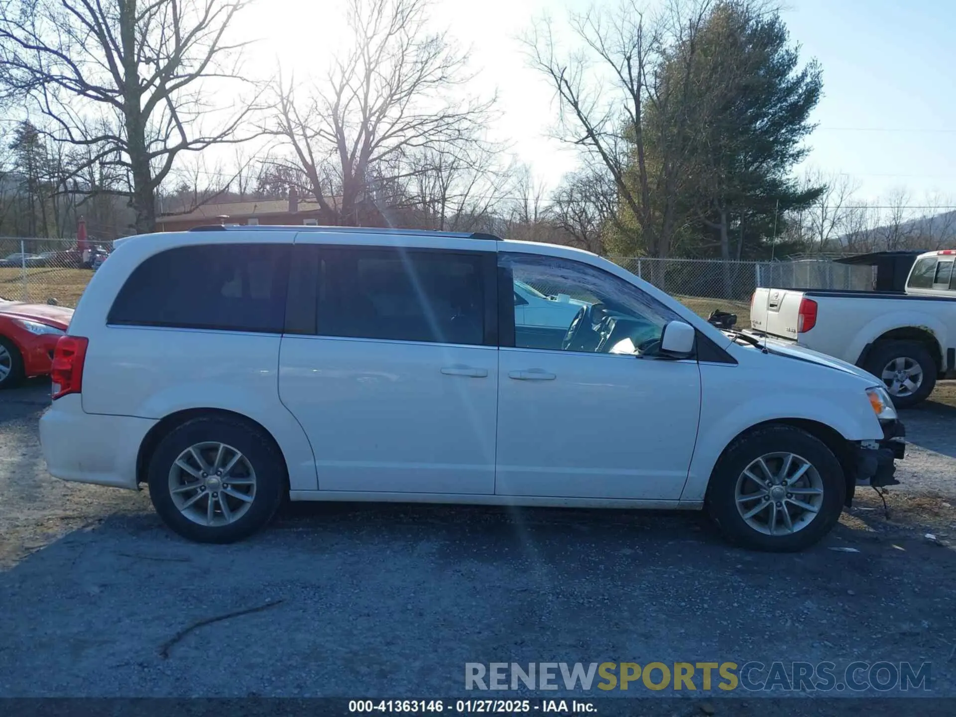 14 Photograph of a damaged car 2C4RDGCG2KR775177 DODGE GRAND CARAVAN 2019