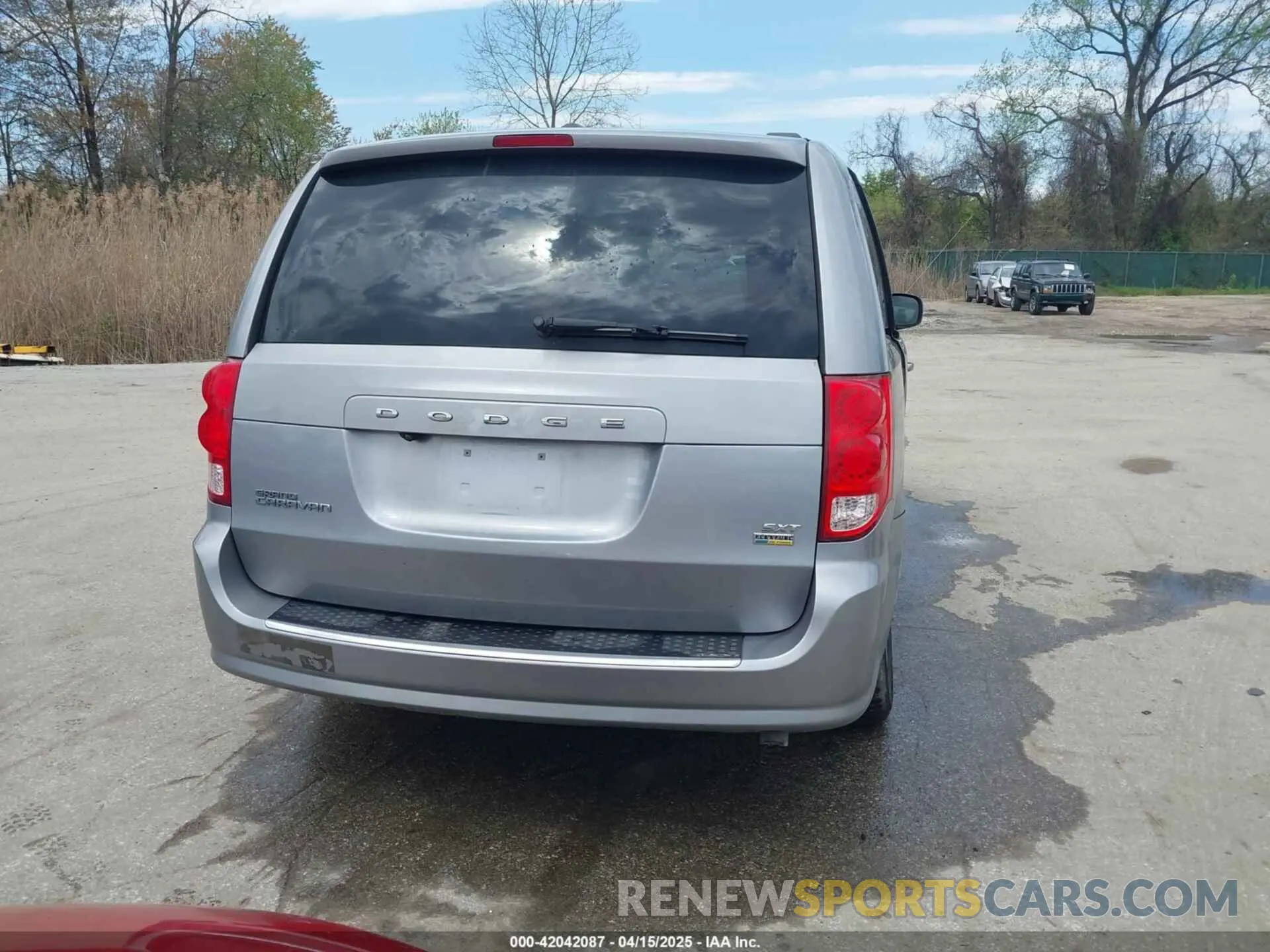 17 Photograph of a damaged car 2C4RDGCG2KR775504 DODGE GRAND CARAVAN 2019