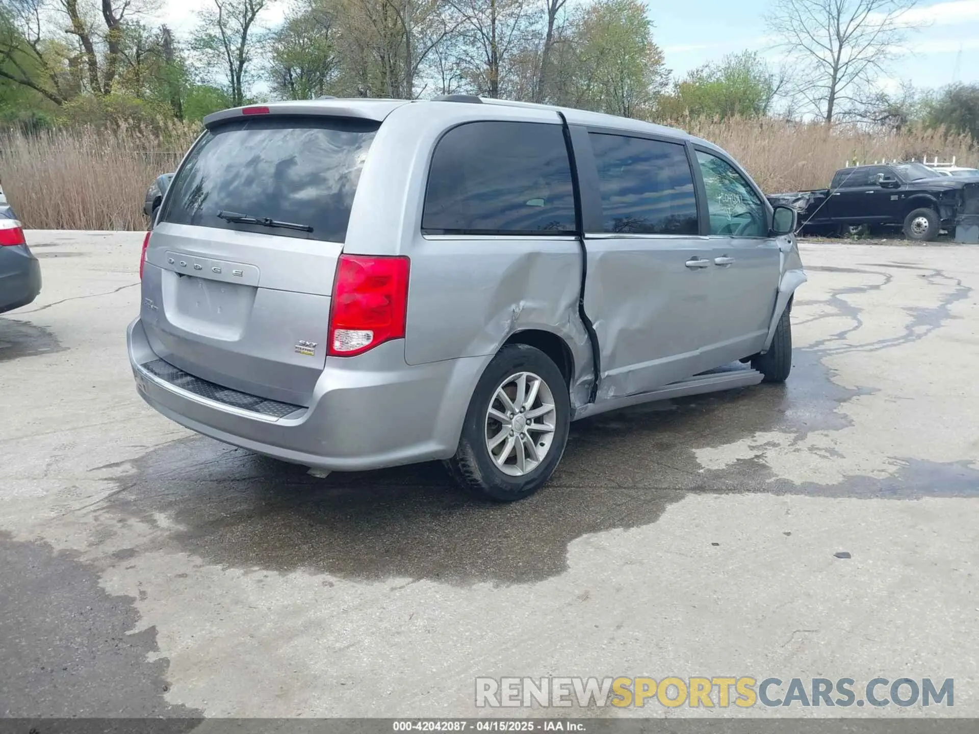 4 Photograph of a damaged car 2C4RDGCG2KR775504 DODGE GRAND CARAVAN 2019