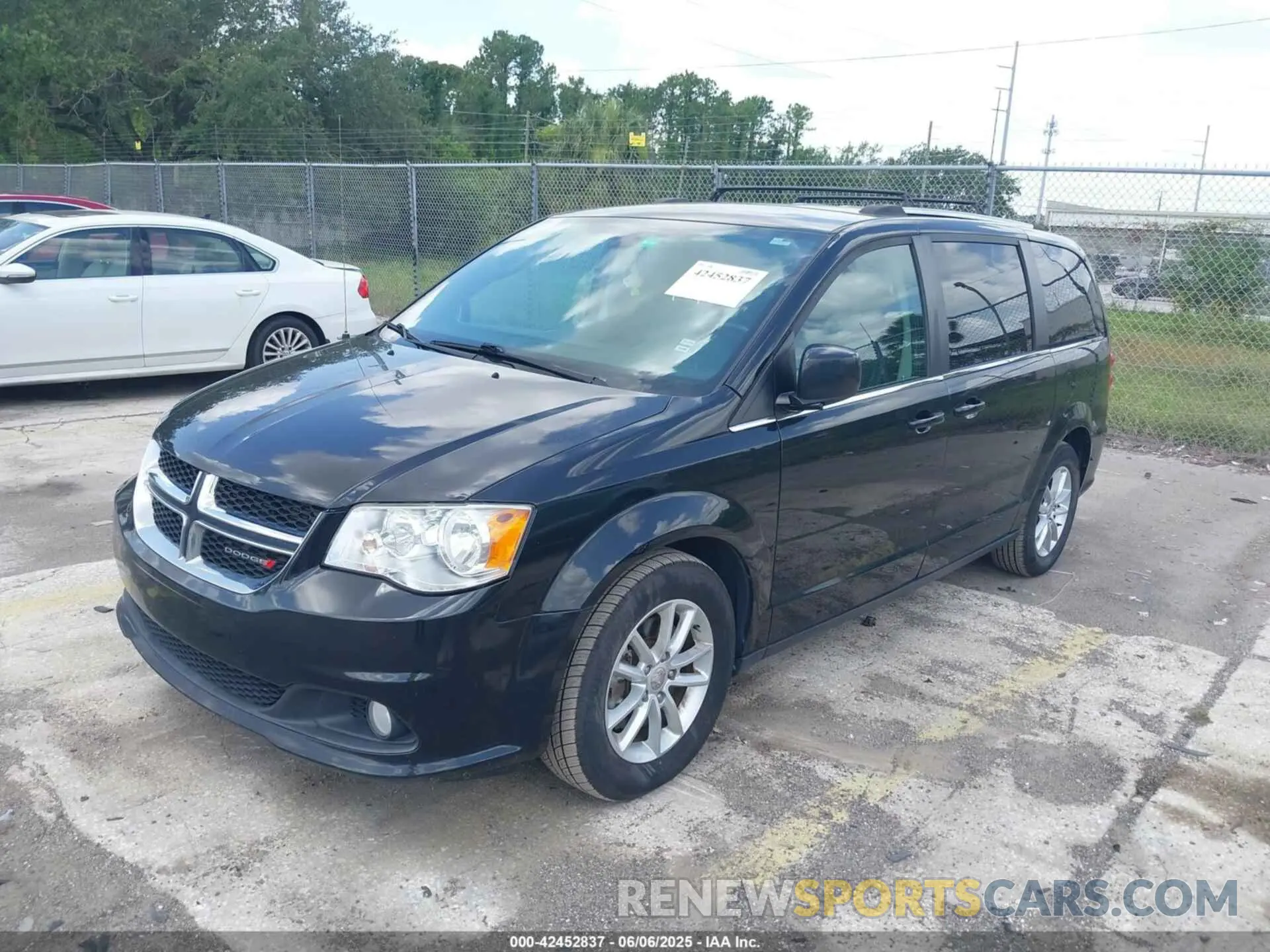 2 Photograph of a damaged car 2C4RDGCG2KR797969 DODGE GRAND CARAVAN 2019
