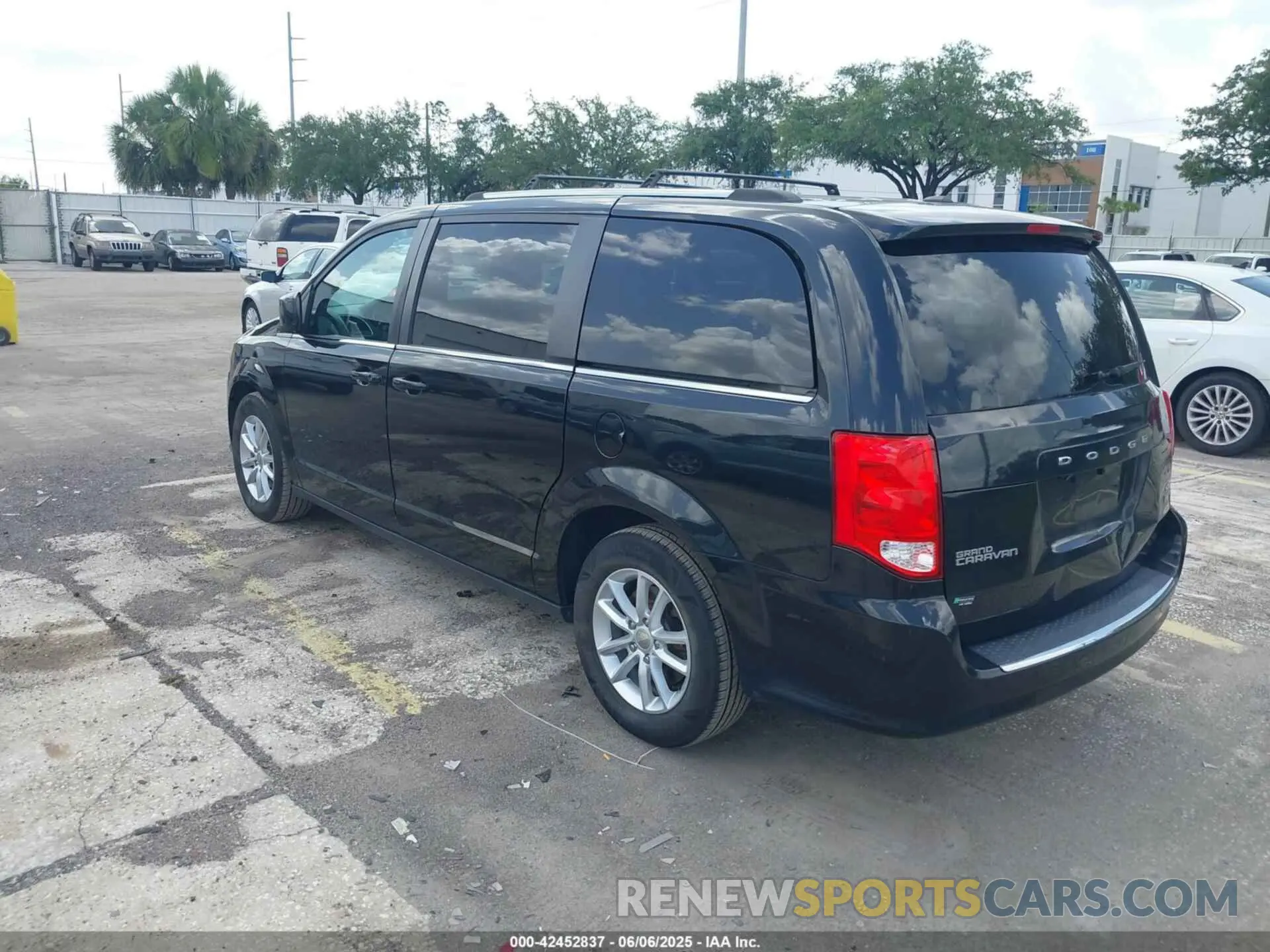 3 Photograph of a damaged car 2C4RDGCG2KR797969 DODGE GRAND CARAVAN 2019