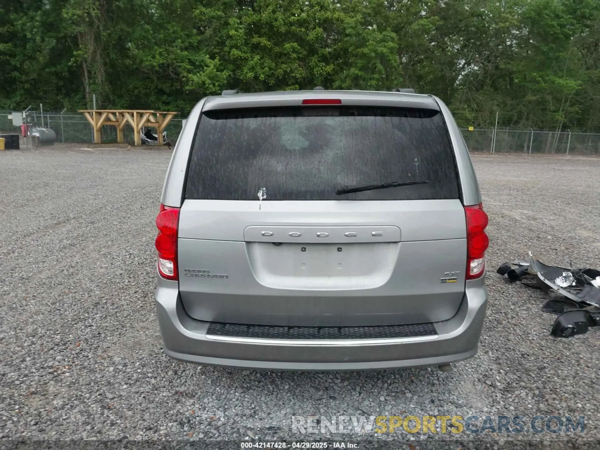 17 Photograph of a damaged car 2C4RDGCG3KR513667 DODGE GRAND CARAVAN 2019