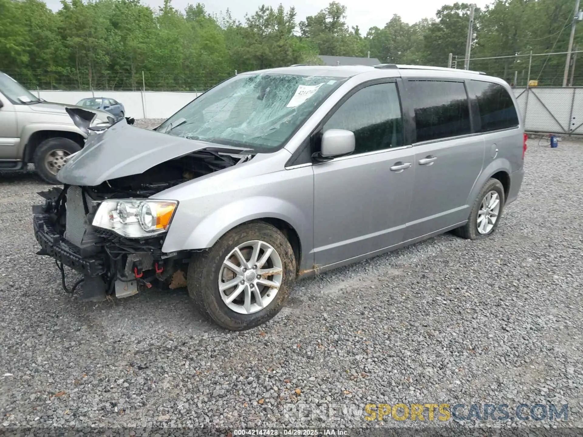 2 Photograph of a damaged car 2C4RDGCG3KR513667 DODGE GRAND CARAVAN 2019