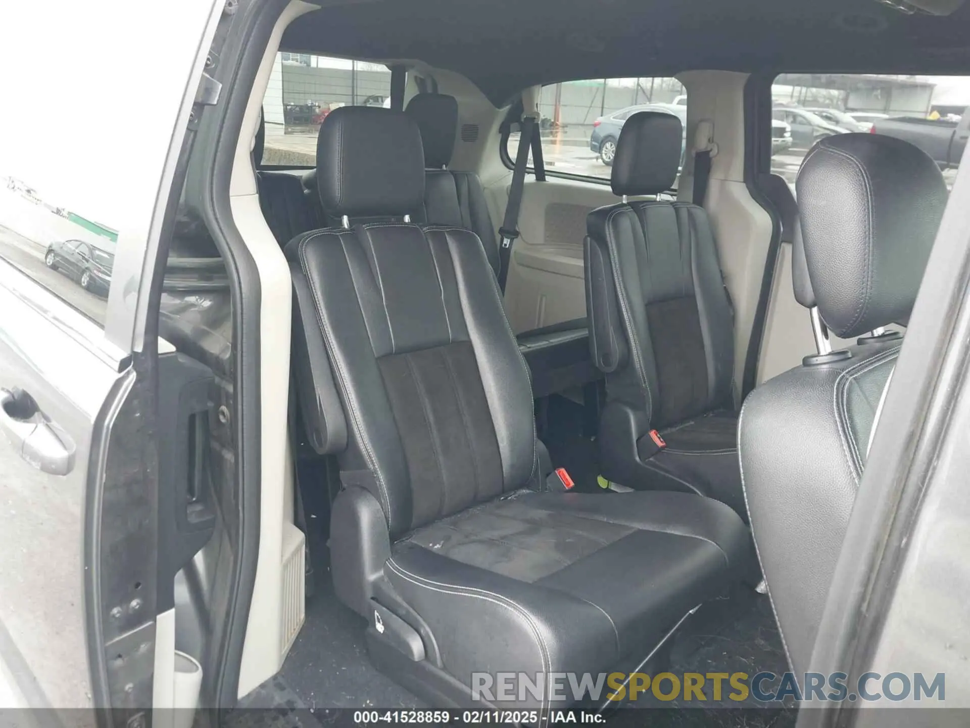 8 Photograph of a damaged car 2C4RDGCG3KR543221 DODGE GRAND CARAVAN 2019