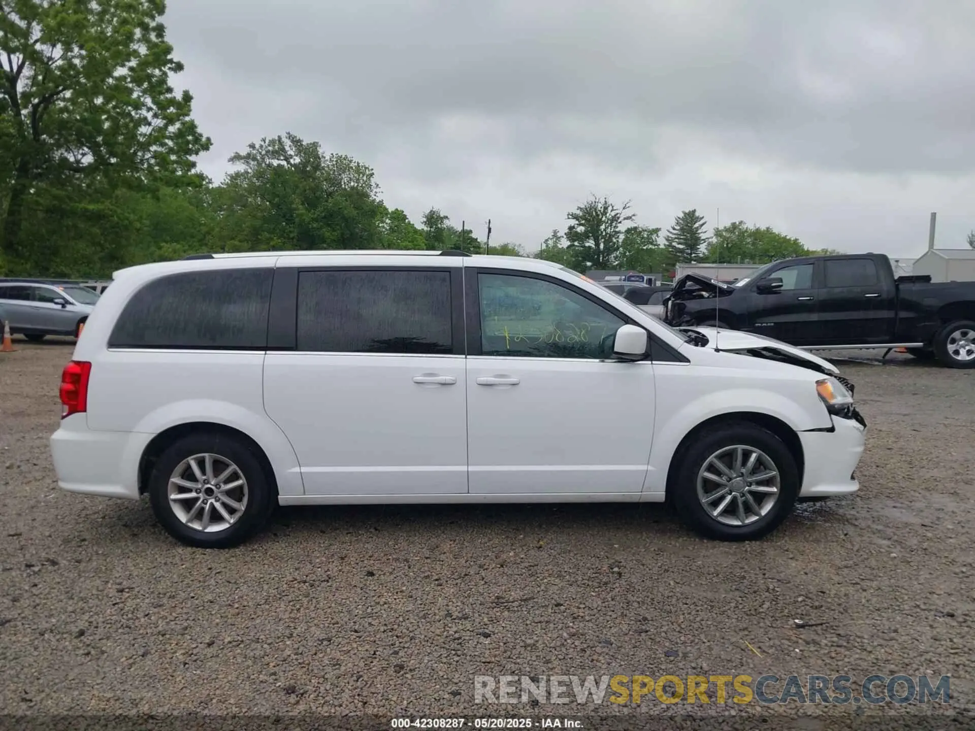 13 Photograph of a damaged car 2C4RDGCG3KR543784 DODGE GRAND CARAVAN 2019