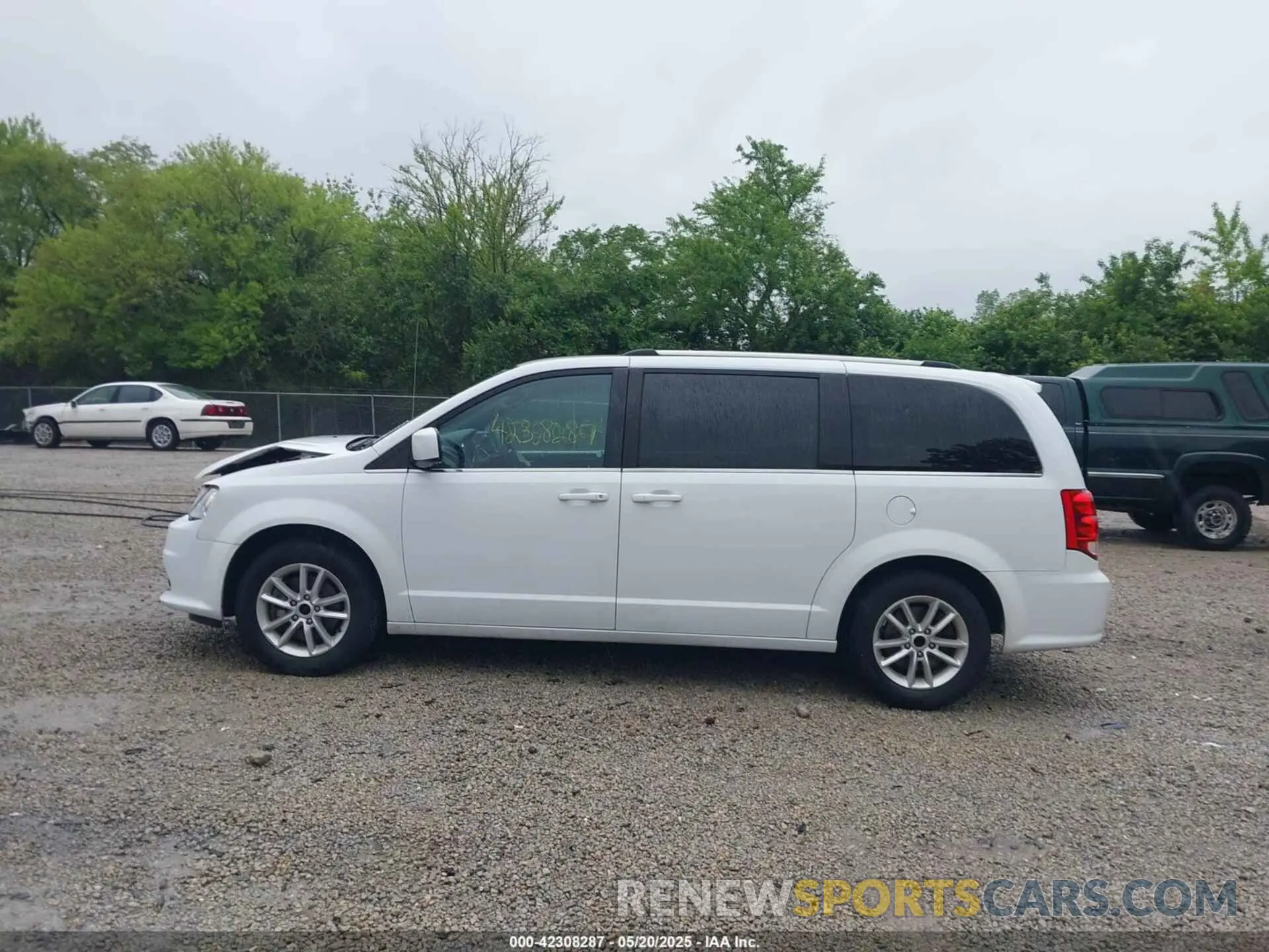 14 Photograph of a damaged car 2C4RDGCG3KR543784 DODGE GRAND CARAVAN 2019